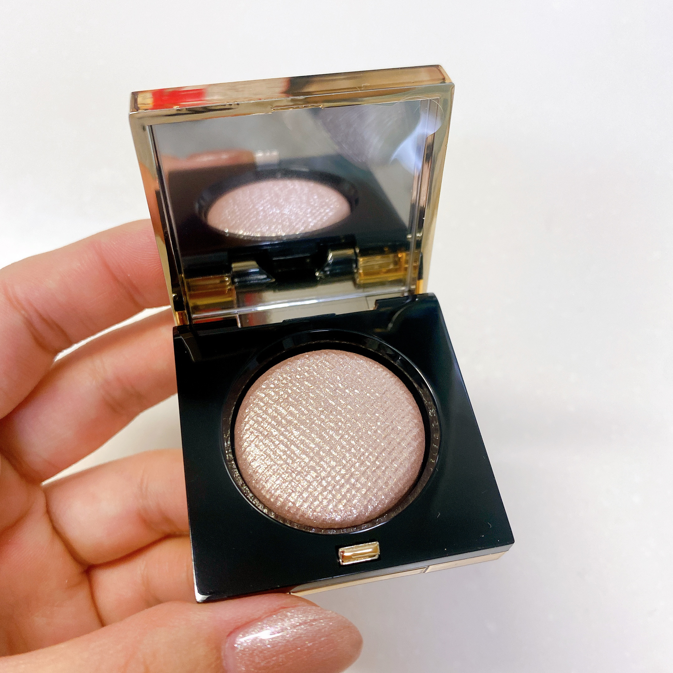 リュクスアイシャドウ 01 ムーンストーン(リッチ スパークル)/BOBBI BROWN/単色アイシャドウを使ったクチコミ（2枚目）