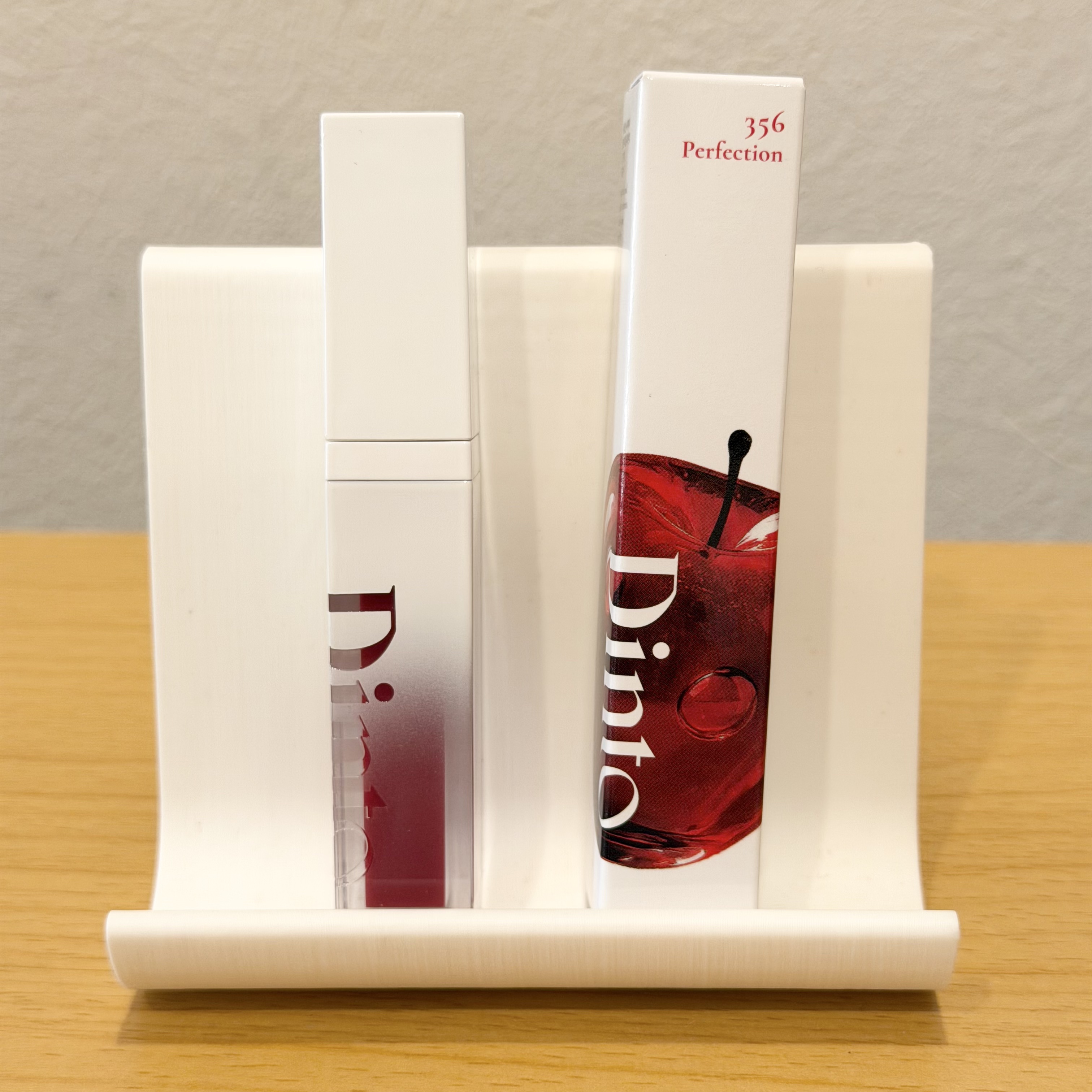 ┈┈┈┈┈┈┈┈┈┈

Dinto

ミラーレスリップオイルグロス

┈┈┈┈┈┈┈┈┈┈

356  Perfection

なめらかなとろんとしたテクスチャーで塗りやすくカラーも可愛い🥺‎🤍

単体でも可愛いし重ね塗りしてもかわいい