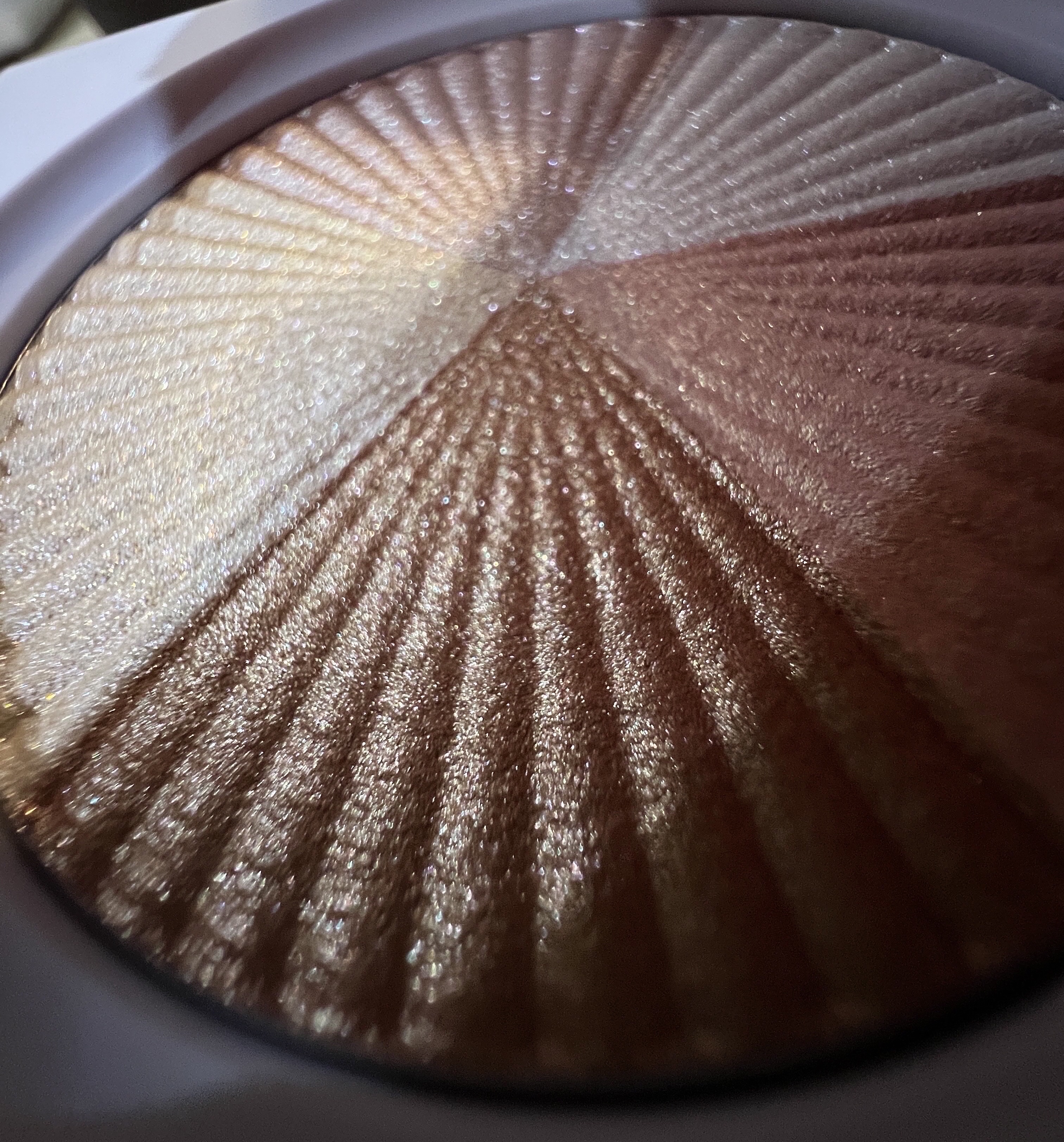 Ofra Cosmetics OFRA HIGHLIGHTER ALL OF THE LIGHTSのクチコミ「

OFRA Cosmetics 
ハイライター 7g
ビバリーヒルズ
¥6,965 →¥2,.....」（3枚目）