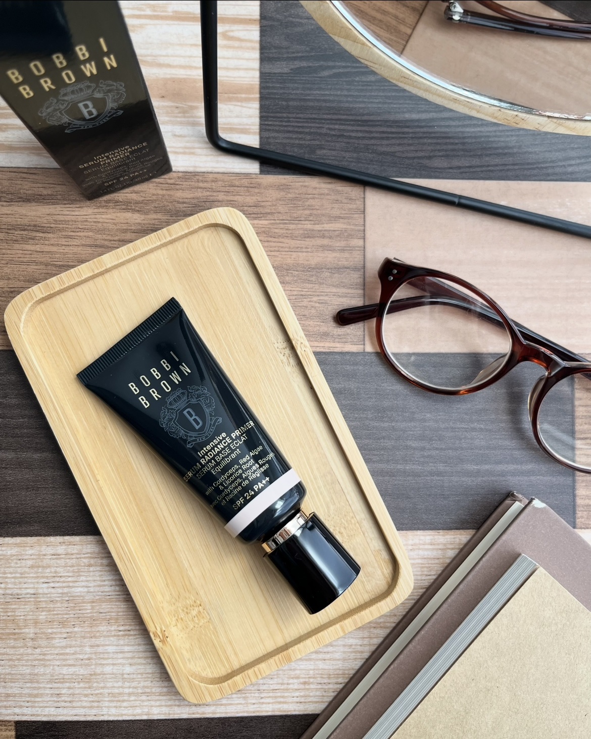 ボビイ ブラウンから商品提供を頂きました。

LIPSやSNSなどの口コミを見て
以前から注目していたプライマーです。

色味はほんのりピンク、
乳液のような柔らかなテクスチャーでスムーズに伸び広がり
肌にぴたっとフィットすると思えました。