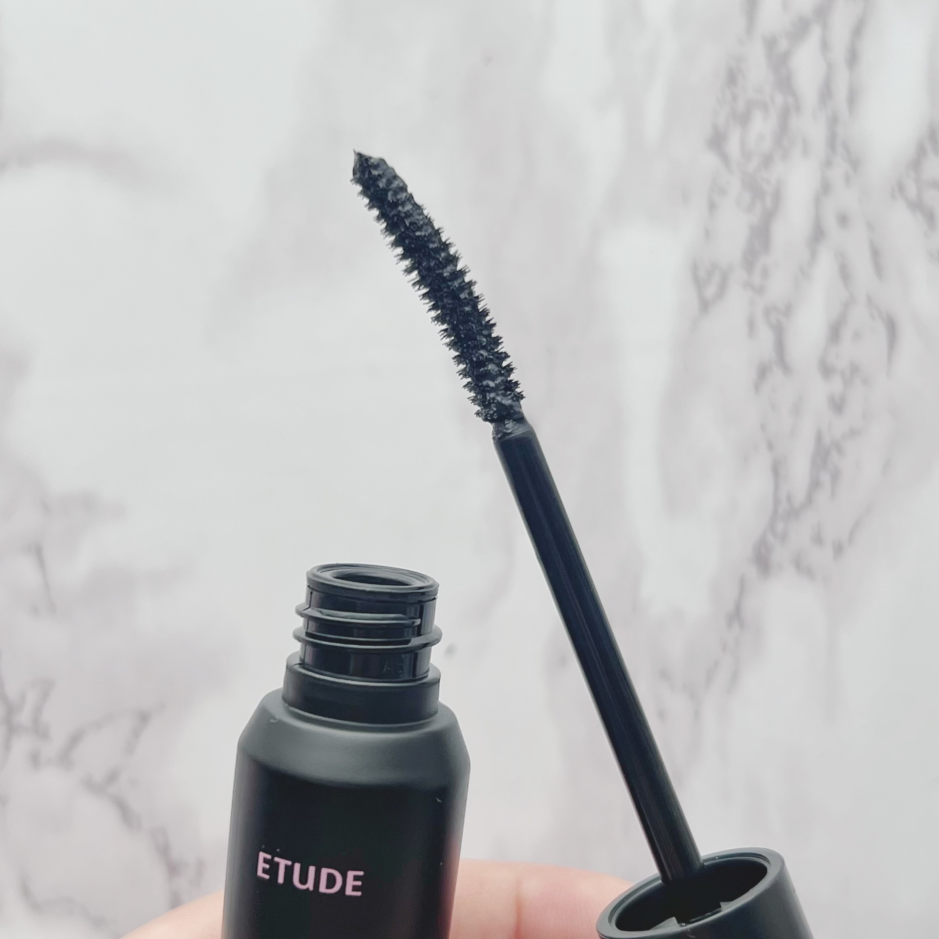 カールフィックスマスカラ ボリュームブラック (ミニサイズ4g)/ETUDE/マスカラを使ったクチコミ（3枚目）