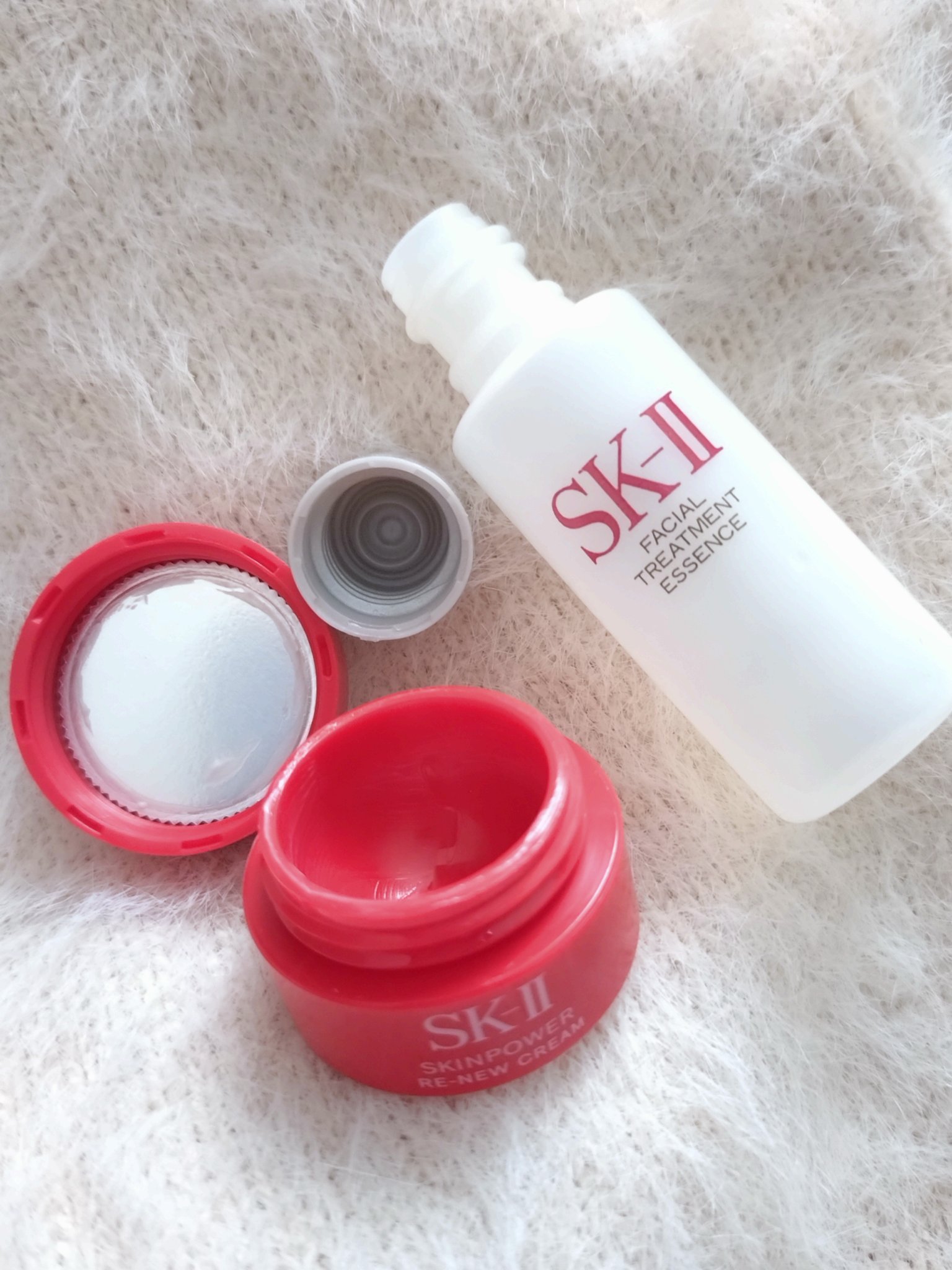 SK-II
SK-II スキンパワー リニュー クリーム 2.5g
フェイシャル トリートメント エッセンス10ml

カウンターでいただいたサンプル
使い切りました〜🙌

昔は香りが苦手だったけど
慣れてきた今は落ち着く🥰

まだコフ
