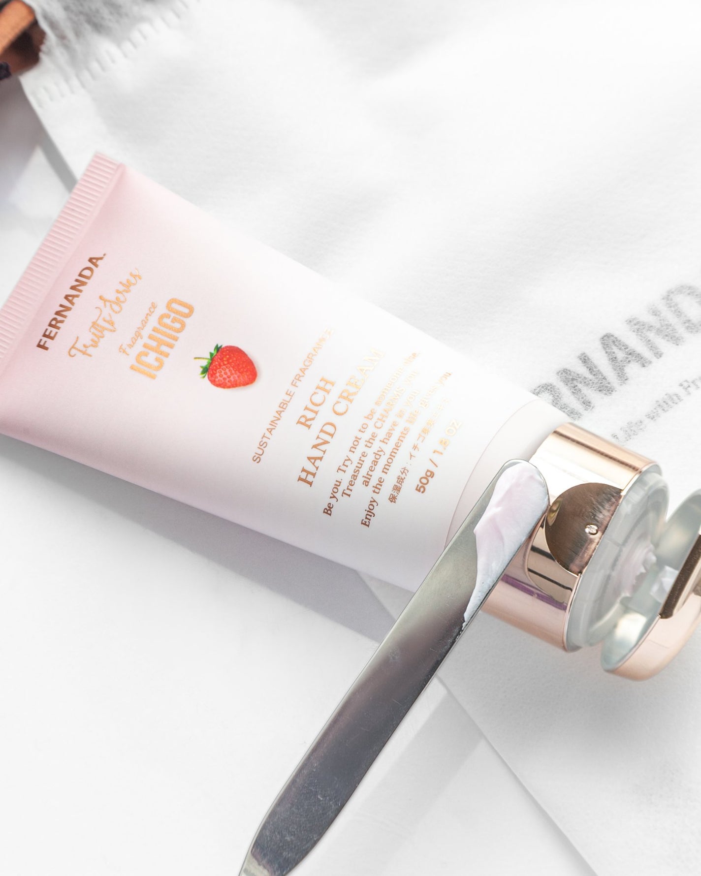 フレグランスリッチハンドクリーム(イチゴ)/フェルナンダ/ハンドクリームを使ったクチコミ(2枚目)