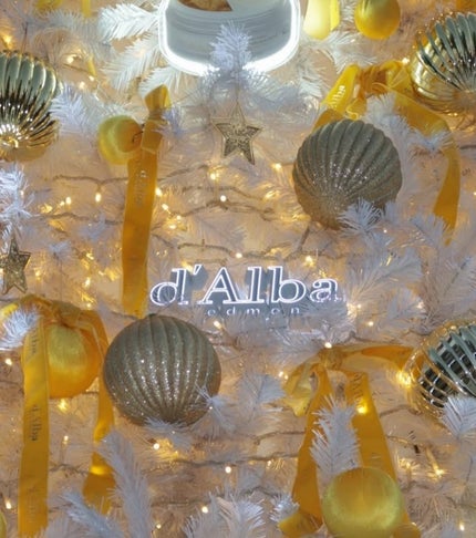 rith♡LIPSパートナー on LIPS 「ダルバのpopupに行ってきました❗キラキラで可愛いツリーが可..」(4枚目)