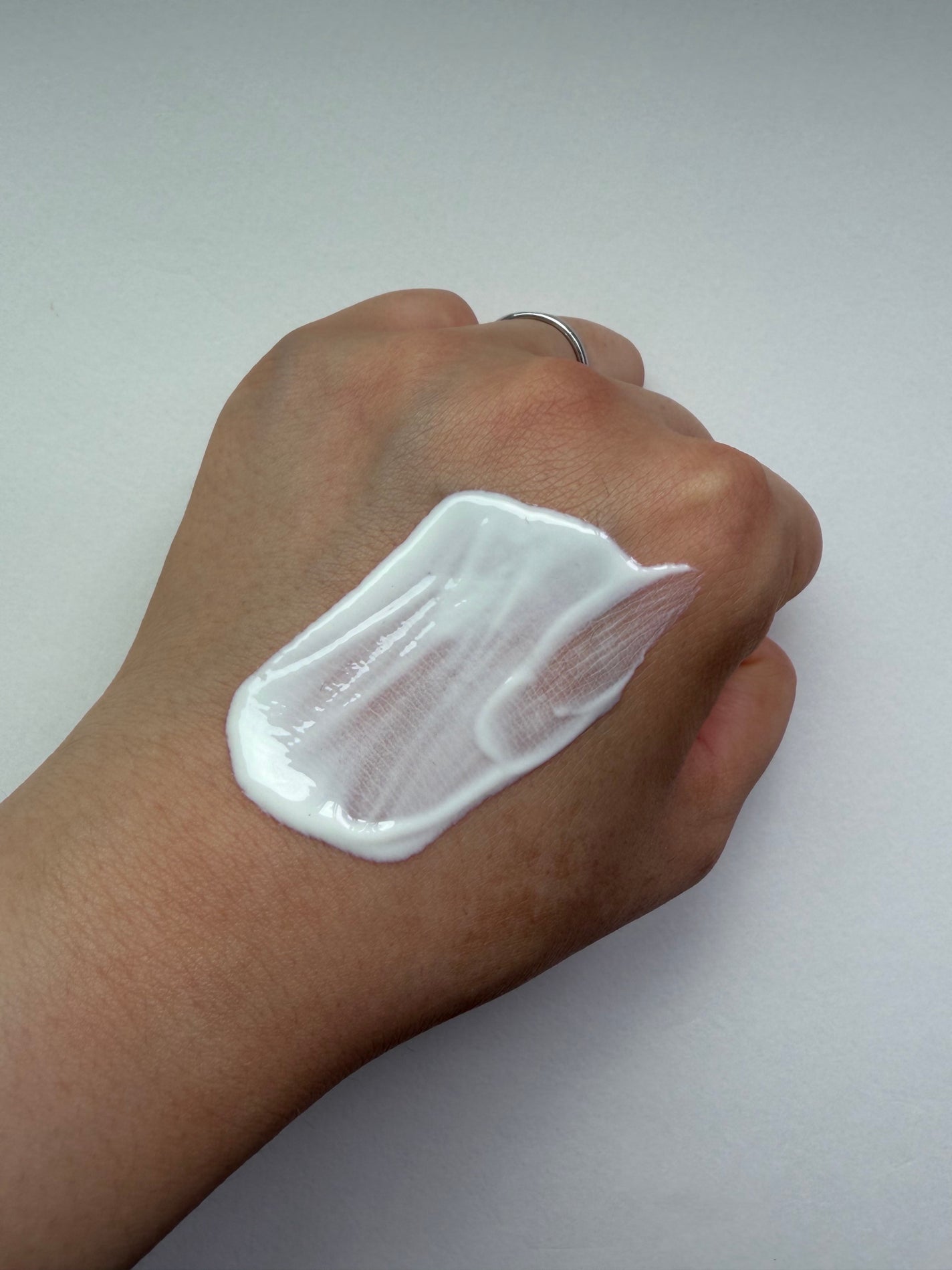 ヒアルーシカ ウォーターフィット サンセラム/SKIN1004/日焼け止めローションを使ったクチコミ(3枚目)