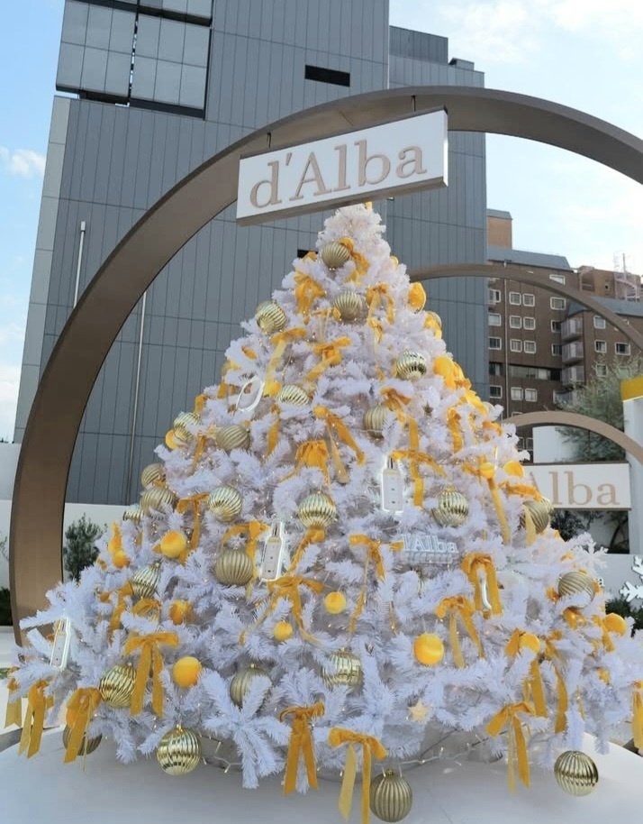 rith♡LIPSパートナー on LIPS 「ダルバのpopupに行ってきました❗キラキラで可愛いツリーが可..」(3枚目)