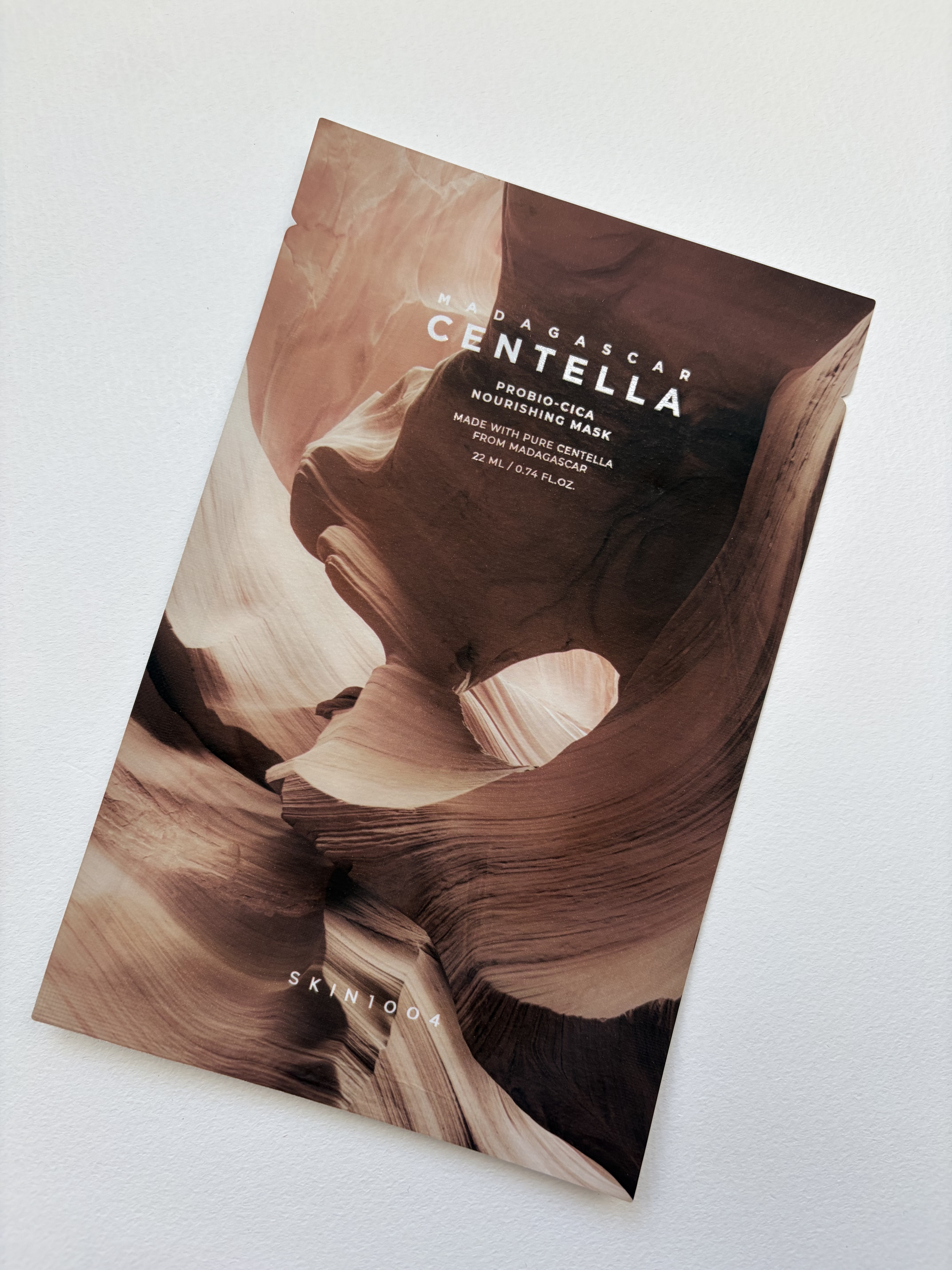 SKIN1004 プロバイオシカ ナリシングマスク✔


保湿➕弾力ケアがしたい方にピッタリのシートマスク✨
豊かな潤いを届けるミルキーエッセンスフォーミュラと柔らかく心地のよいシートが一体となって、健康でハリのある肌へ導いてくれる‼️
肌