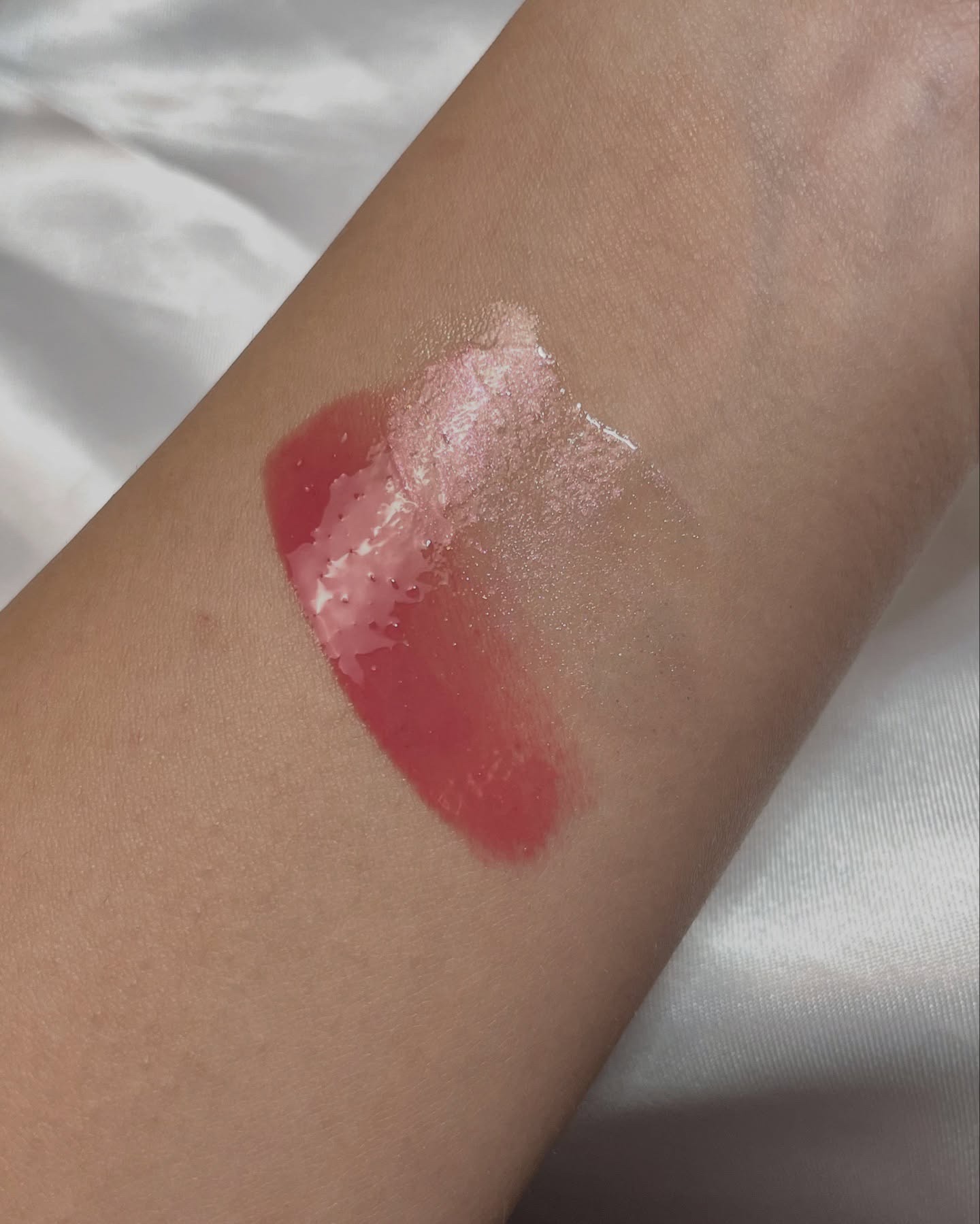 Milk Touch デューステインシアーリップグロスのクチコミ「先日参加してきたcosmelabでいただいたミルクタッチのリップ✨

このちゅるちゅる感半端な.....」（3枚目）