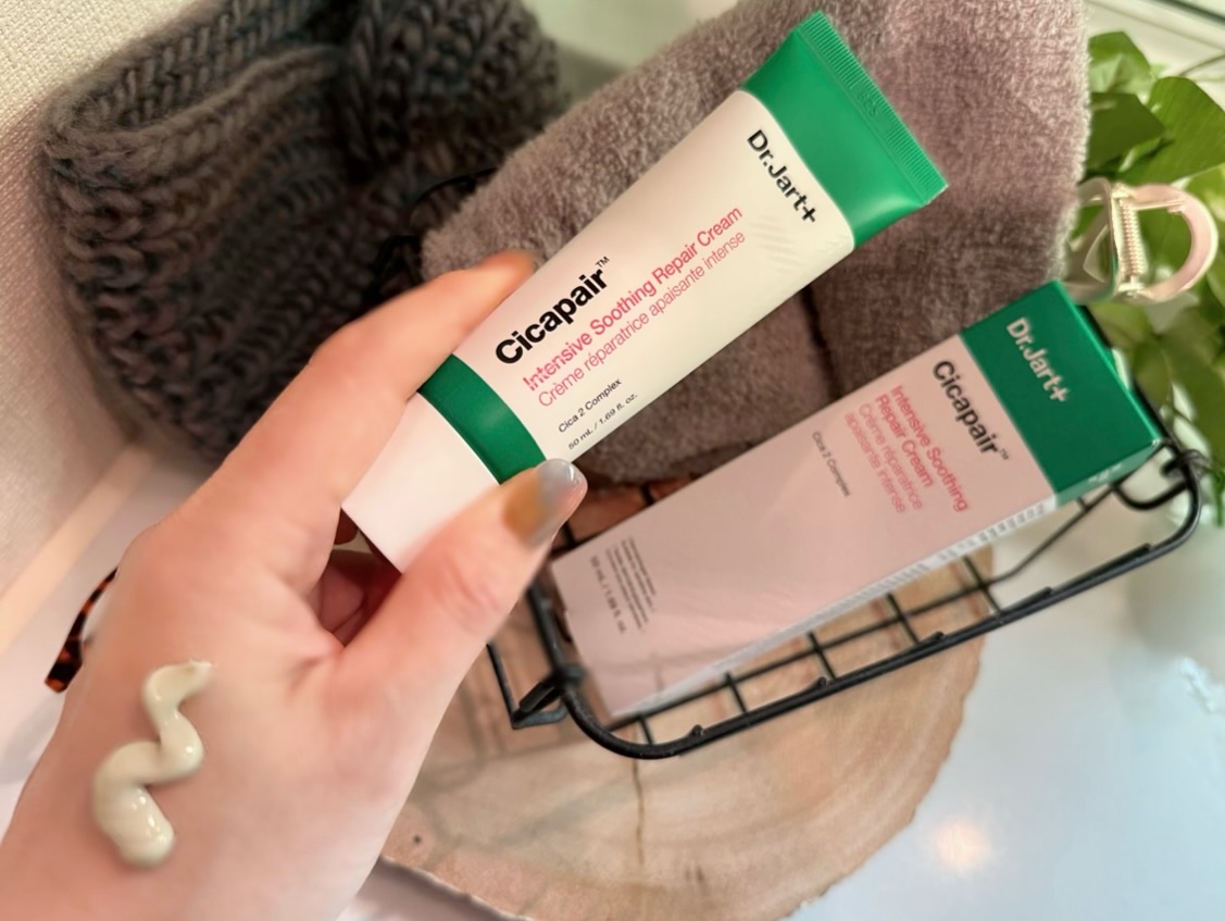 乾燥が気になる季節の
ナイトルーティンに追加𓂃𓈒𓏸

Cica Pair
インテンシブ S リペア クリーム

こっくりとしたテクスチャーだけど、のばすと軽くて肌にのせたときの
“やさしいまとい感”が心地良い◎

かわいいパッケージデ