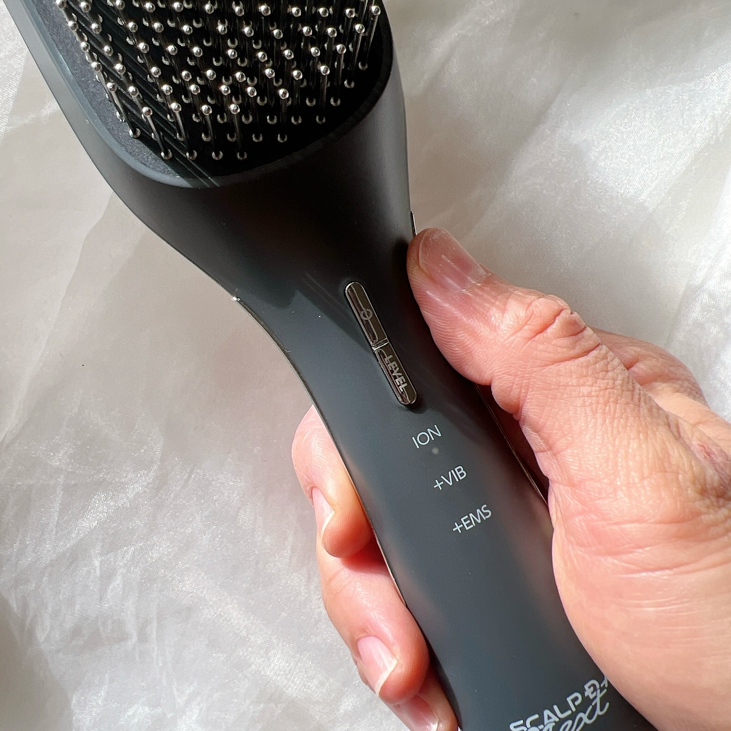 スカルプD ネクストプラス　スタイルエレブラシ/アンファー(スカルプD)/ヘッドマッサージャーを使ったクチコミ（3枚目）