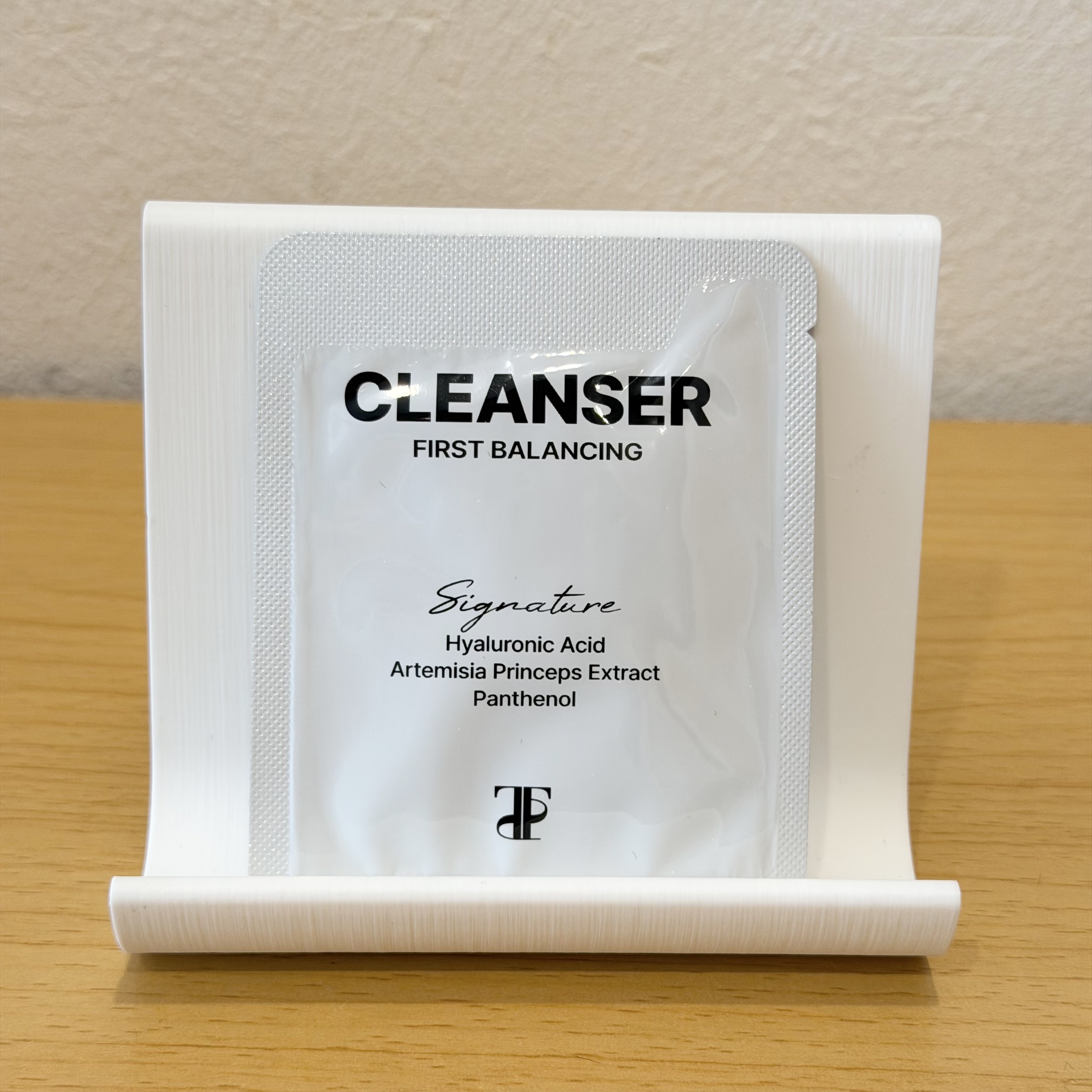 ┈┈┈┈┈┈┈┈┈┈

TUPS

トゥップス ファースト バランシング ジェル クレンザー

┈┈┈┈┈┈┈┈┈┈

サンプルをいただきました！

なめらかなジェルテクスチャーで使い心地◎

使い心地が良く洗い上がりもしっとりした印象でし