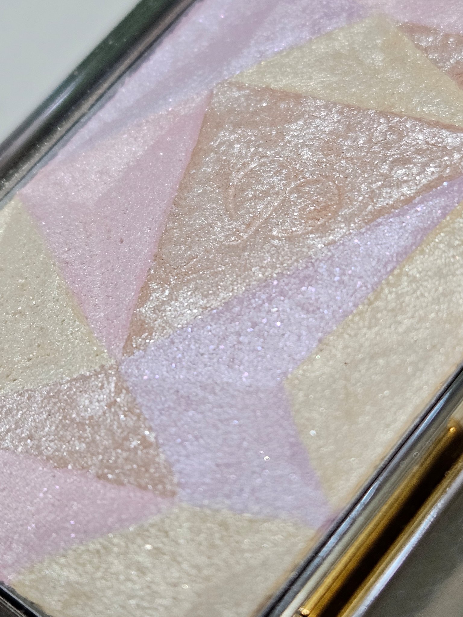 ル・レオスールデクラ /クレ・ド・ポー ボーテ/パウダーハイライトを使ったクチコミ（3枚目）