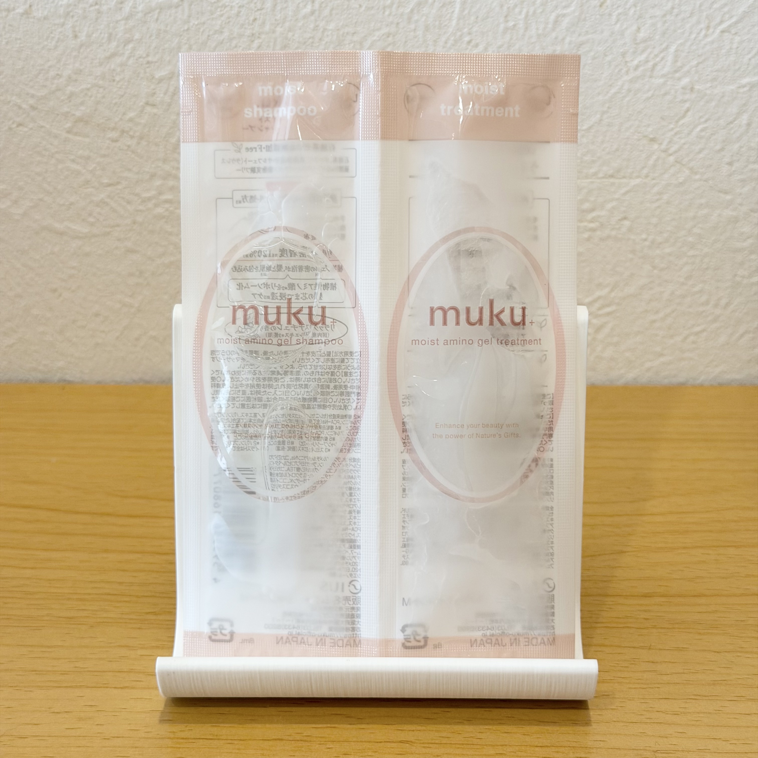 ┈┈┈┈┈┈┈┈┈┈

muku+

ムク+　モイスト　アミノジェル　シャンプー/ヘアトリートメント

┈┈┈┈┈┈┈┈┈┈

シャンプーは︎︎︎︎、なめらかなとろみのあるジェルテクスチャーで泡立ちが良くふんわりとした濃密泡に包まれながら髪