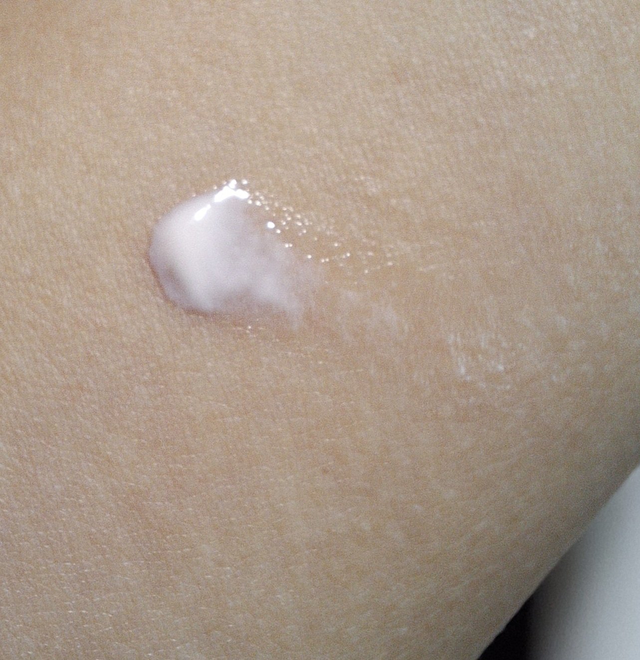 エッセンス スキングロウ ファンデーション/SHISEIDO/リキッドファンデーションを使ったクチコミ（2枚目）