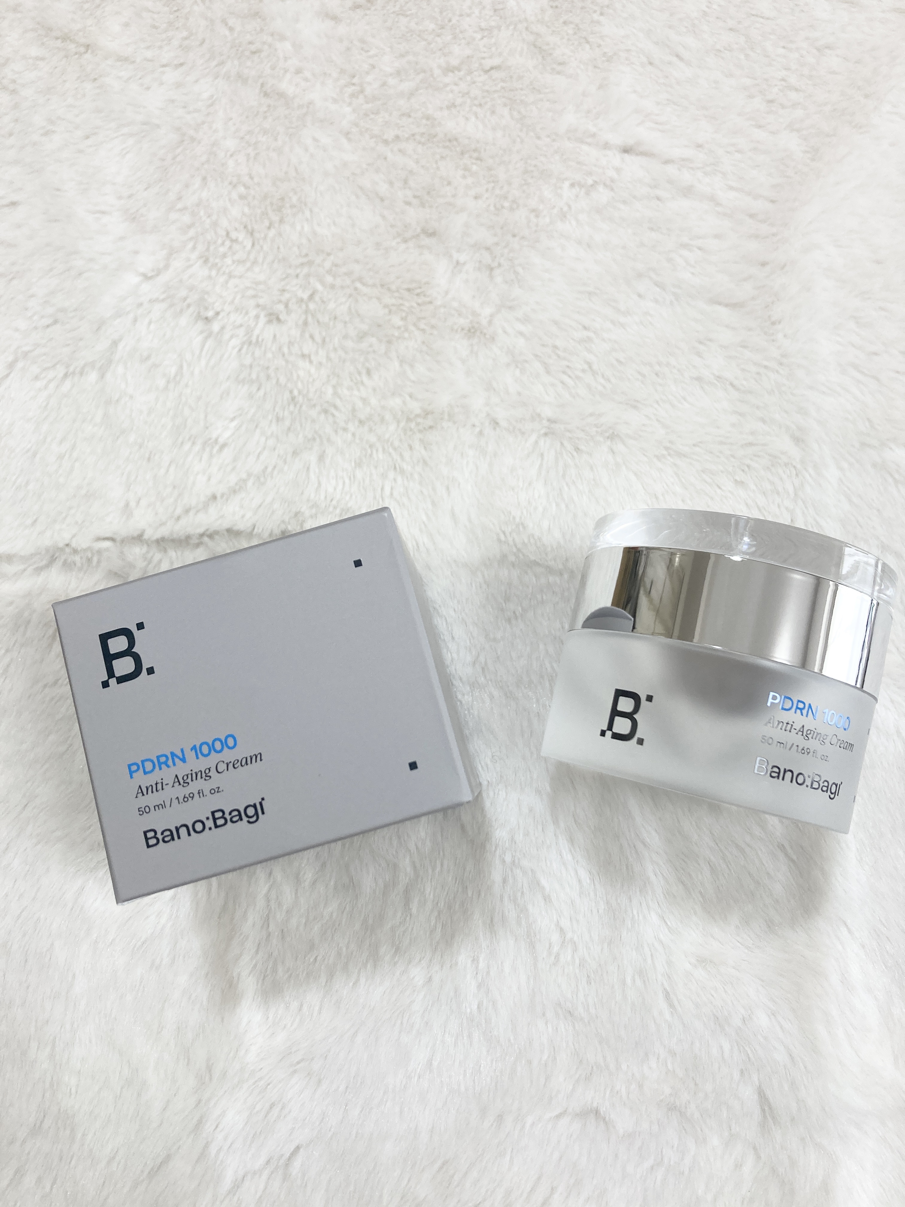 BANOBAGI様からいただきました★

バノバギ独自成分である、b-PDRNを290,000ppm 配合。
気になる年齢肌をケア。

中身はベージュっぽい色で、とろりと伸びやすいクリーム。

たるんだ肌を引き上げて、年齢肌をしっかりケアし