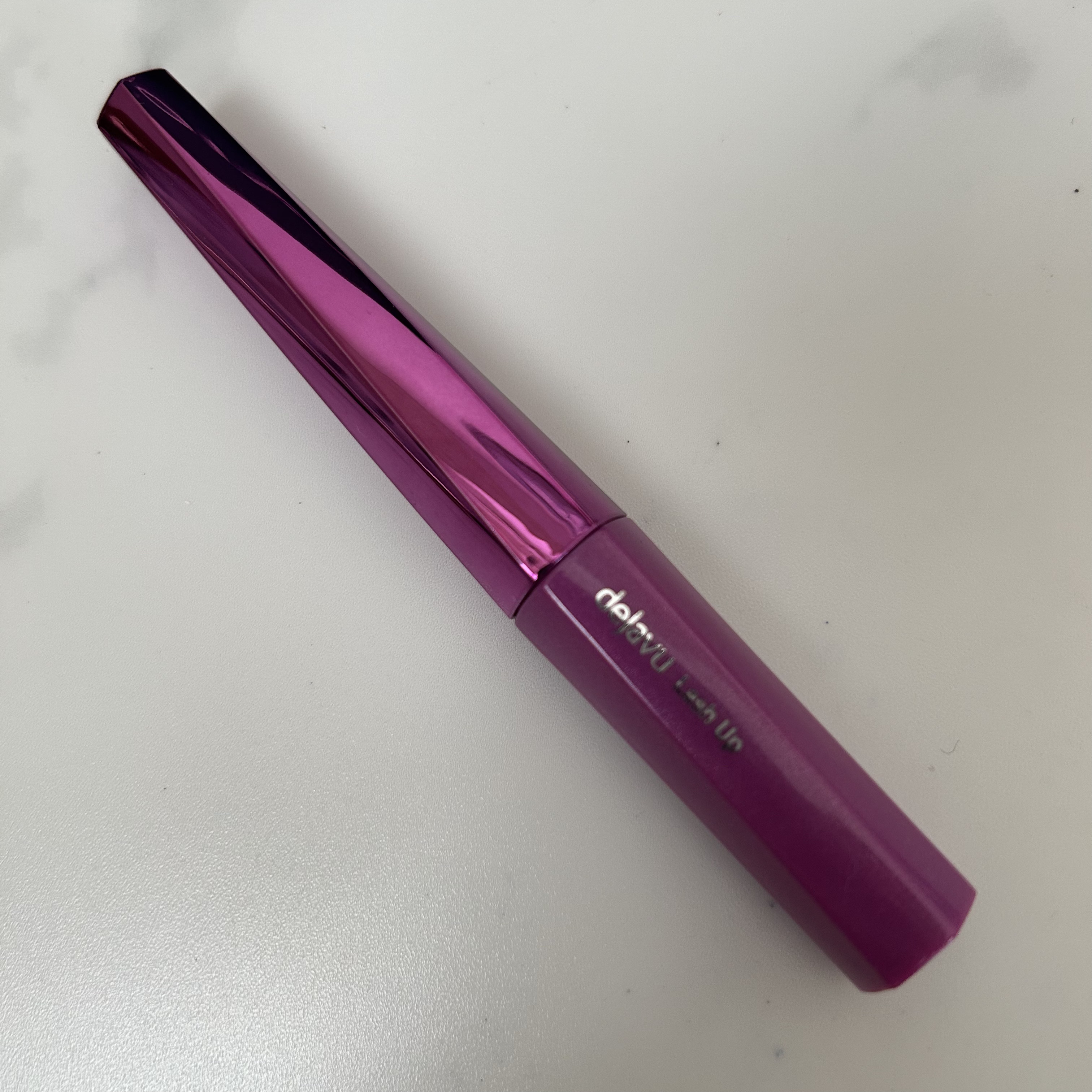 #LIPSベスコス使ってみた 

┈┈┈┈┈┈┈┈┈┈┈┈┈┈┈┈┈┈
デジャヴュ
「塗るつけまつげ」自まつげ際立てタイプ
┈┈┈┈┈┈┈┈┈┈┈┈┈┈┈┈┈┈

ブラシが小さめで塗りやすい💖
細いまつ毛でも綺麗にセパレートするし
だまに