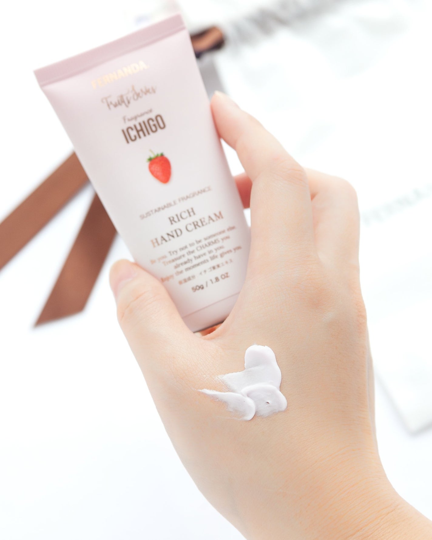 フレグランスリッチハンドクリーム(イチゴ)/フェルナンダ/ハンドクリームを使ったクチコミ(3枚目)