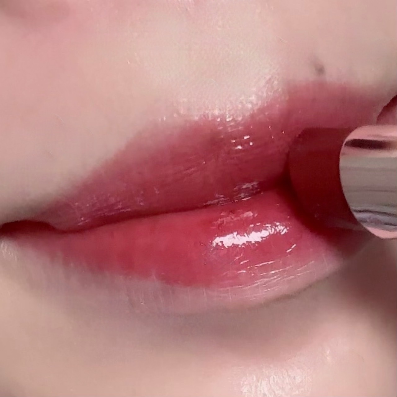 カラーラスティンググロウスティック 夜明けモーヴ/ETUDE/口紅を使ったクチコミ（3枚目）