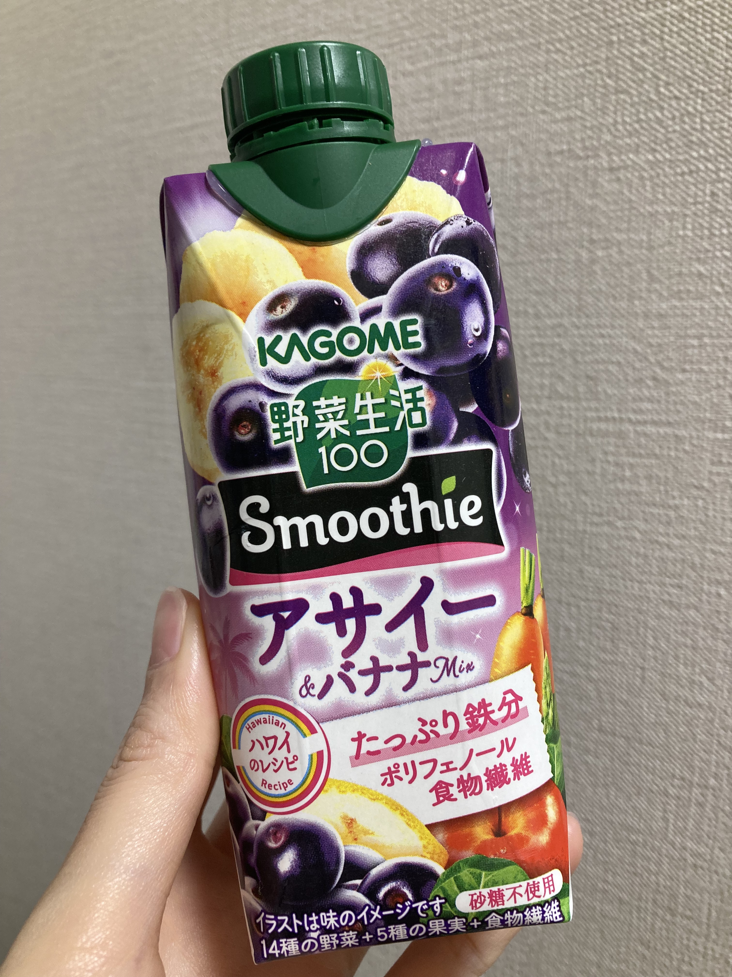 これ絶対おいしいだろうなーと思って

3本買ったんですが、

私は伊藤園のやつの方が好みでした笑



伊藤園の方はバナナ感があるのかな？

甘くてもったりしてる感じ？



こっちはさっぱり系！

ベリー感強めな印象！🫐



結論、味