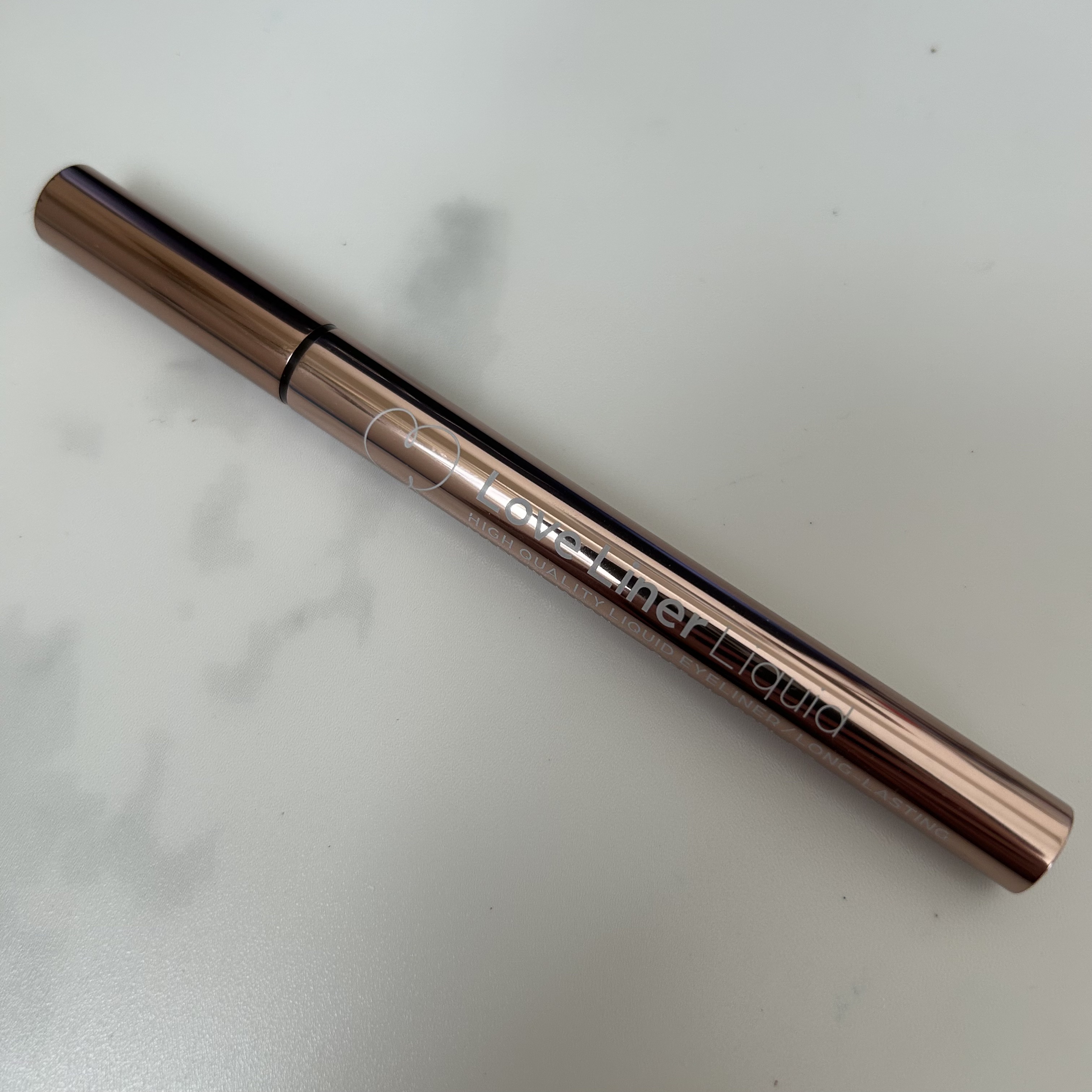 #LIPSベスコス使ってみた 

┈┈┈┈┈┈┈┈┈┈┈┈
ラブ・ライナー
リキッドアイライナーR5
ダークブラウン
┈┈┈┈┈┈┈┈┈┈┈┈

何年も愛用してるアイライナー💖
とにかく描きやすい‼️

にじまないしよれない
殿堂入り定番