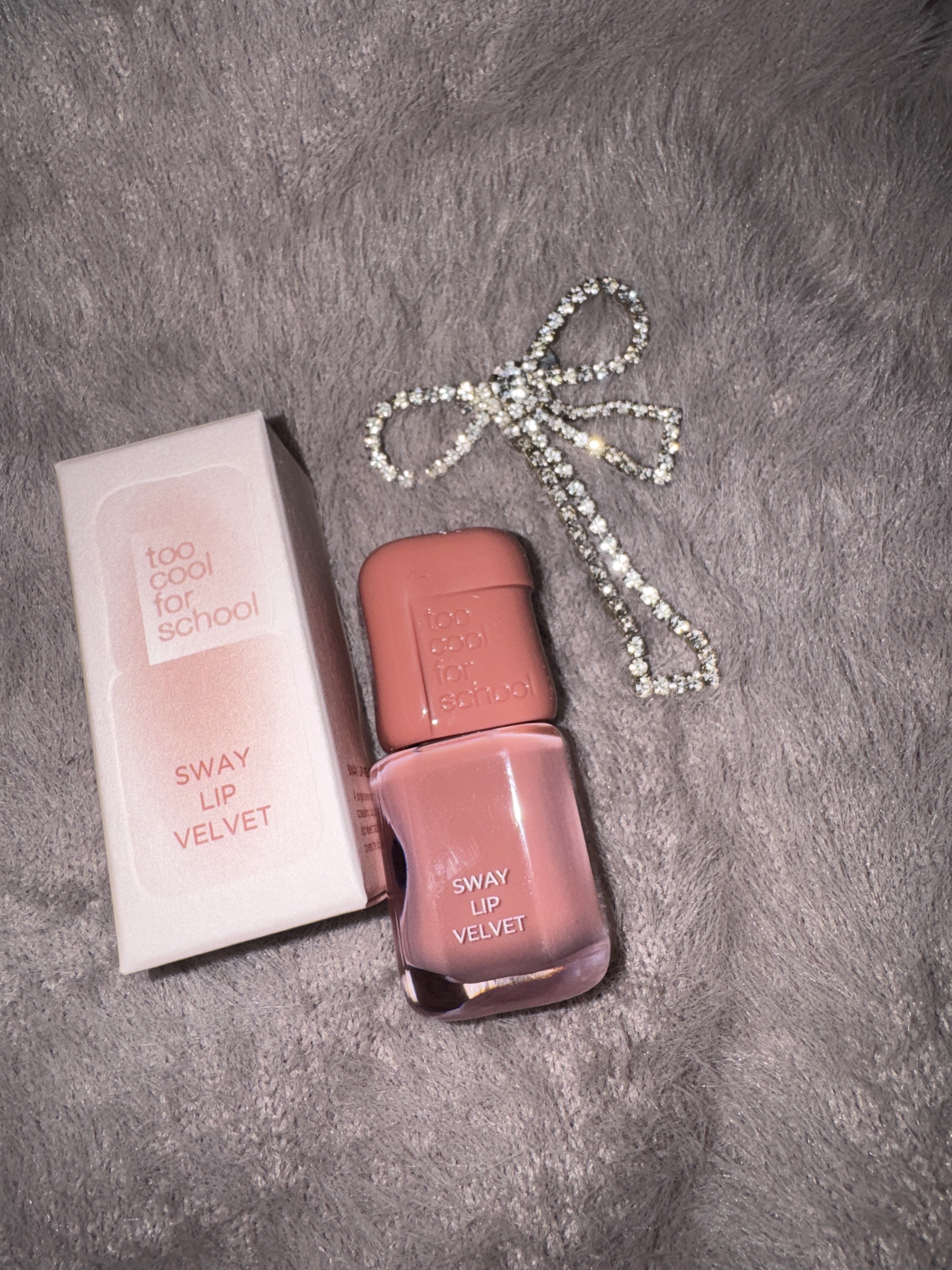 スウェイリップベルベット #05 ロージーオート/too cool for school/リップティントを使ったクチコミ（1枚目）