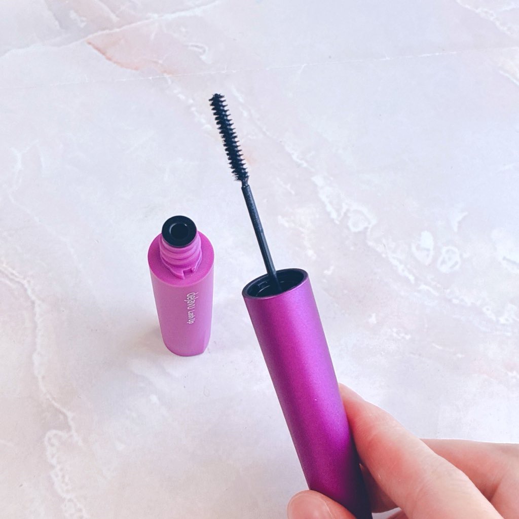 「デジャヴ」さまから商品提供をいただきました。

「塗るつけまつげ」自まつ毛際立てタイプ
スパークルブラック

超極細三角ブラシで見えないまつ毛もしっかりキャッチしてくれて自然に盛れる✨

カールキープ力◎お湯落ち◎

透明感のある黒にシル