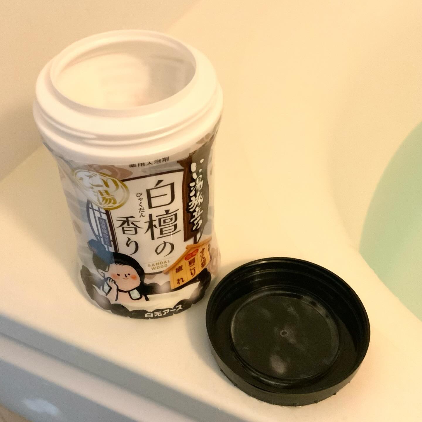 いい湯旅立ち いい湯旅立ち　白檀の香りのクチコミ「今回使ってみたのはこちら！

「白元アース　いい湯旅立ち　白檀の香り」

ドラックストアで30.....」（3枚目）