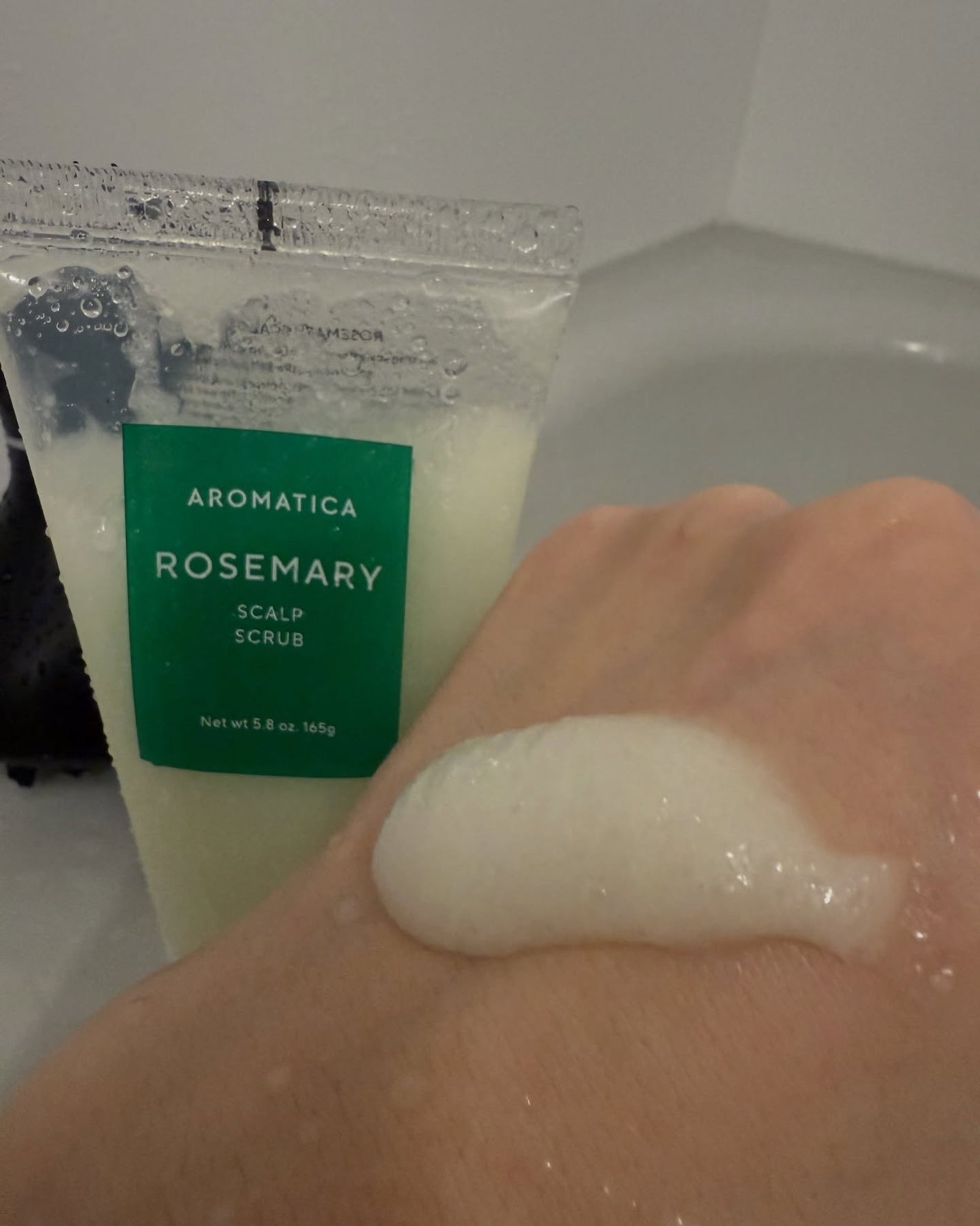 ローズマリー スカルプ スクラブ/AROMATICA/ヘッドスクラブを使ったクチコミ(2枚目)