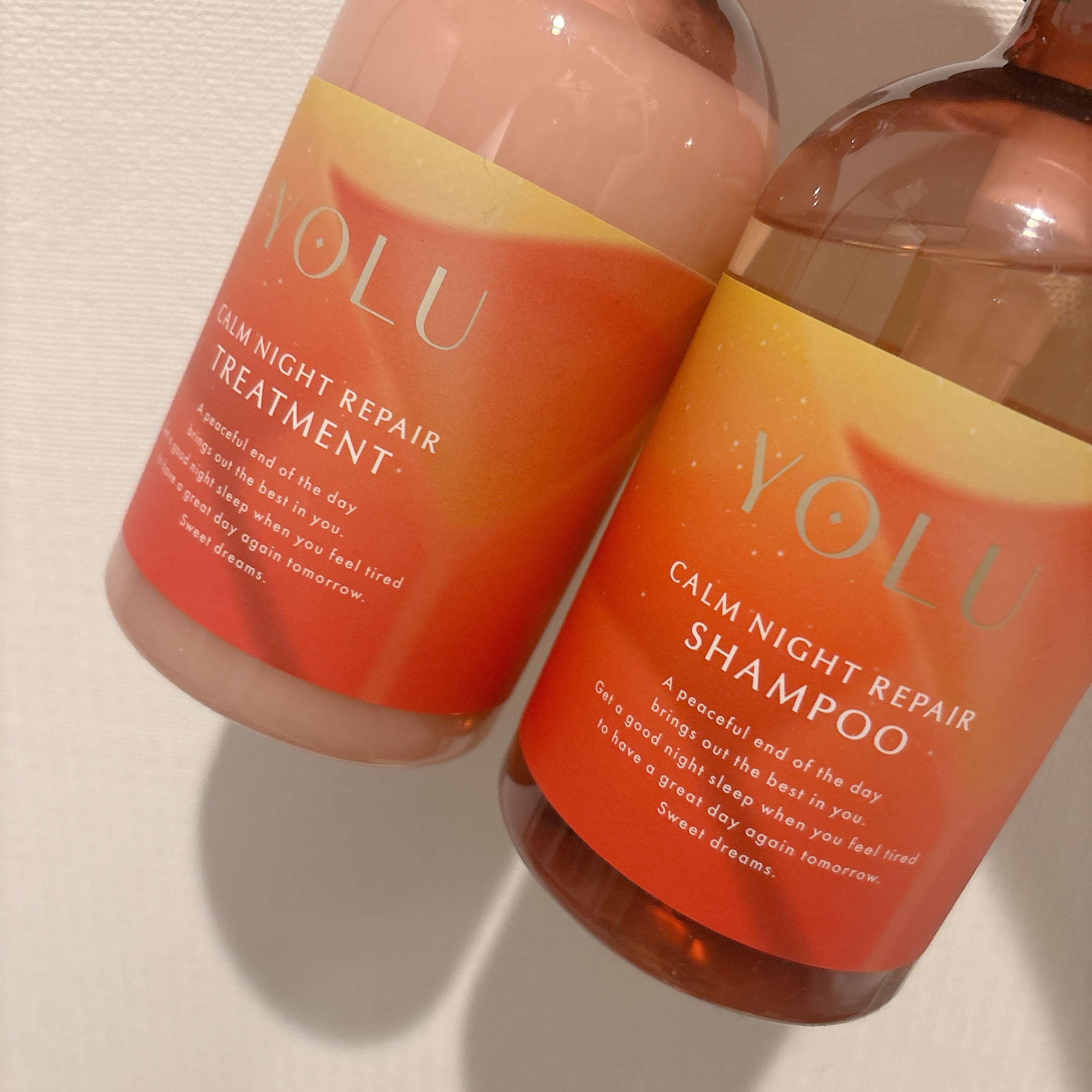 YOLU　ヨル　モクテル　カームナイトリペアシャンプー/トリートメント


YOLUの限定？の香りです✨
夏用なのかさっぱりめで、使用感も洗い上がりは少しスーッとする感じがします🫶🏻

香りは爽やかな良い香りで、あまり甘い香りではないの