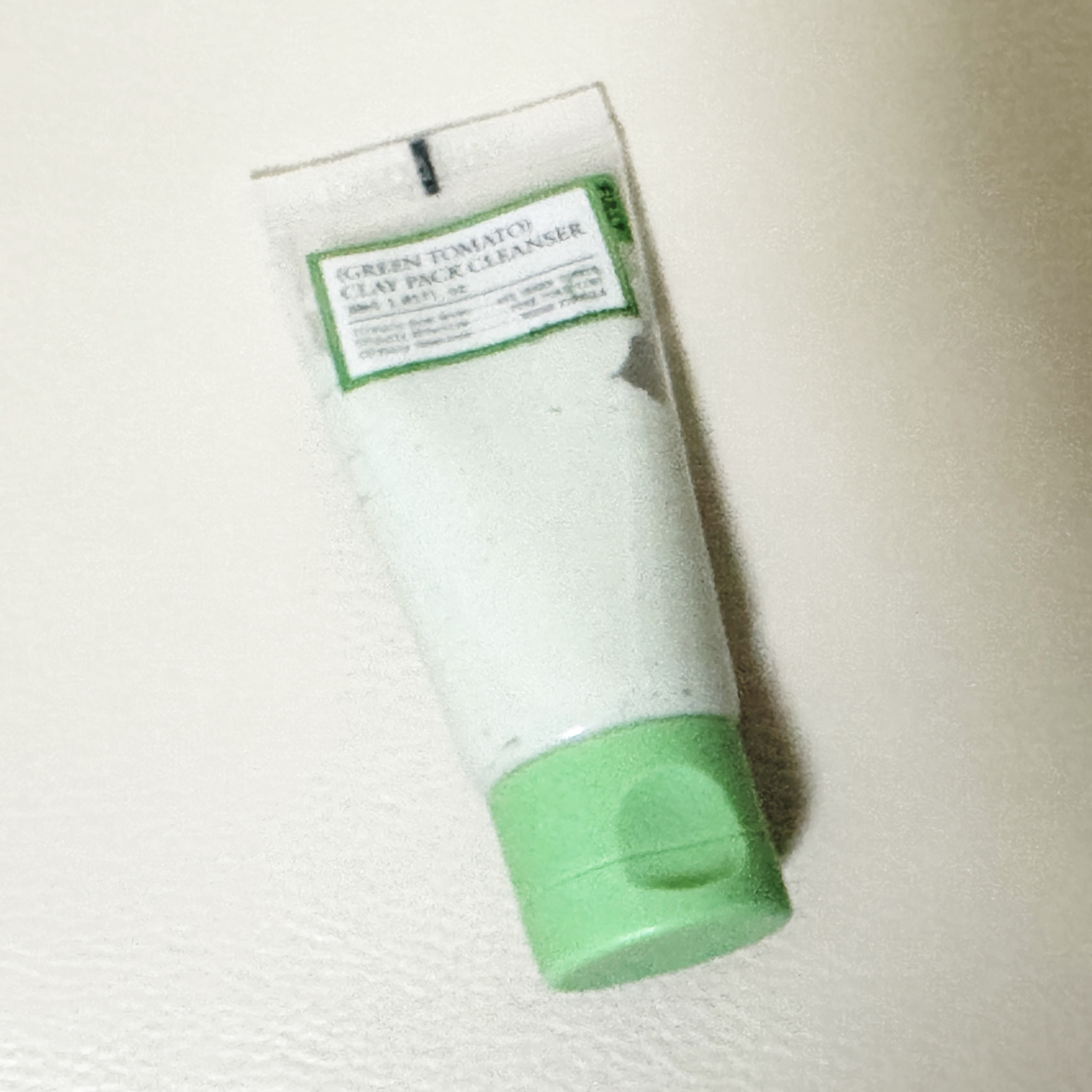 FULLY
グリーントマトクレイマスククレンザー


30mlのサンプルをイベントでいただいていたので、使ってみました。

ウォッシュオフパックとして使ってみましたが、なめらかに伸び肌あたりはなめらかです。
（洗い流しの際に時折大きめな粒が