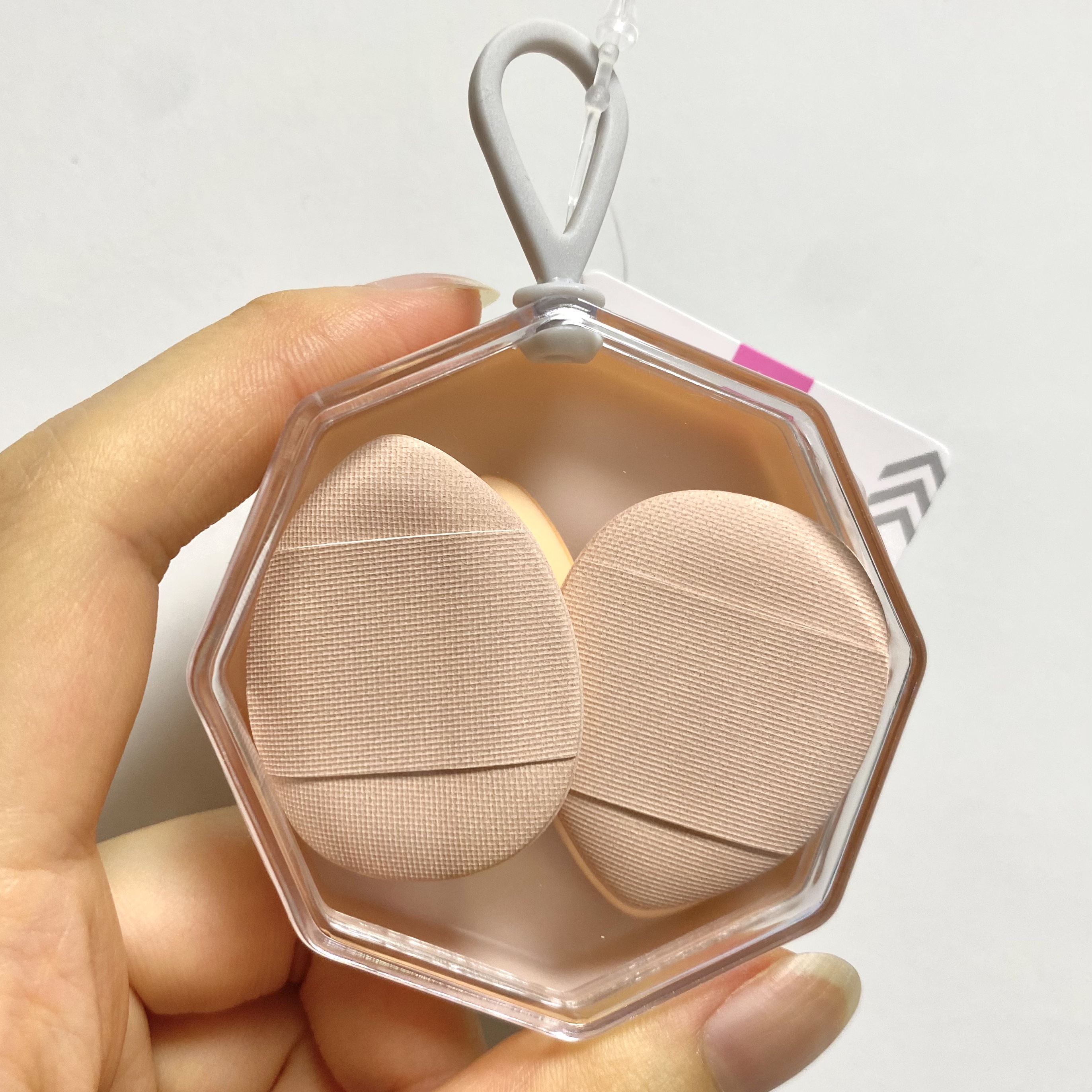 メイクアップパフ（ミニサイズ、４個、専用ケース付）/DAISO/パフ・スポンジを使ったクチコミ（1枚目）