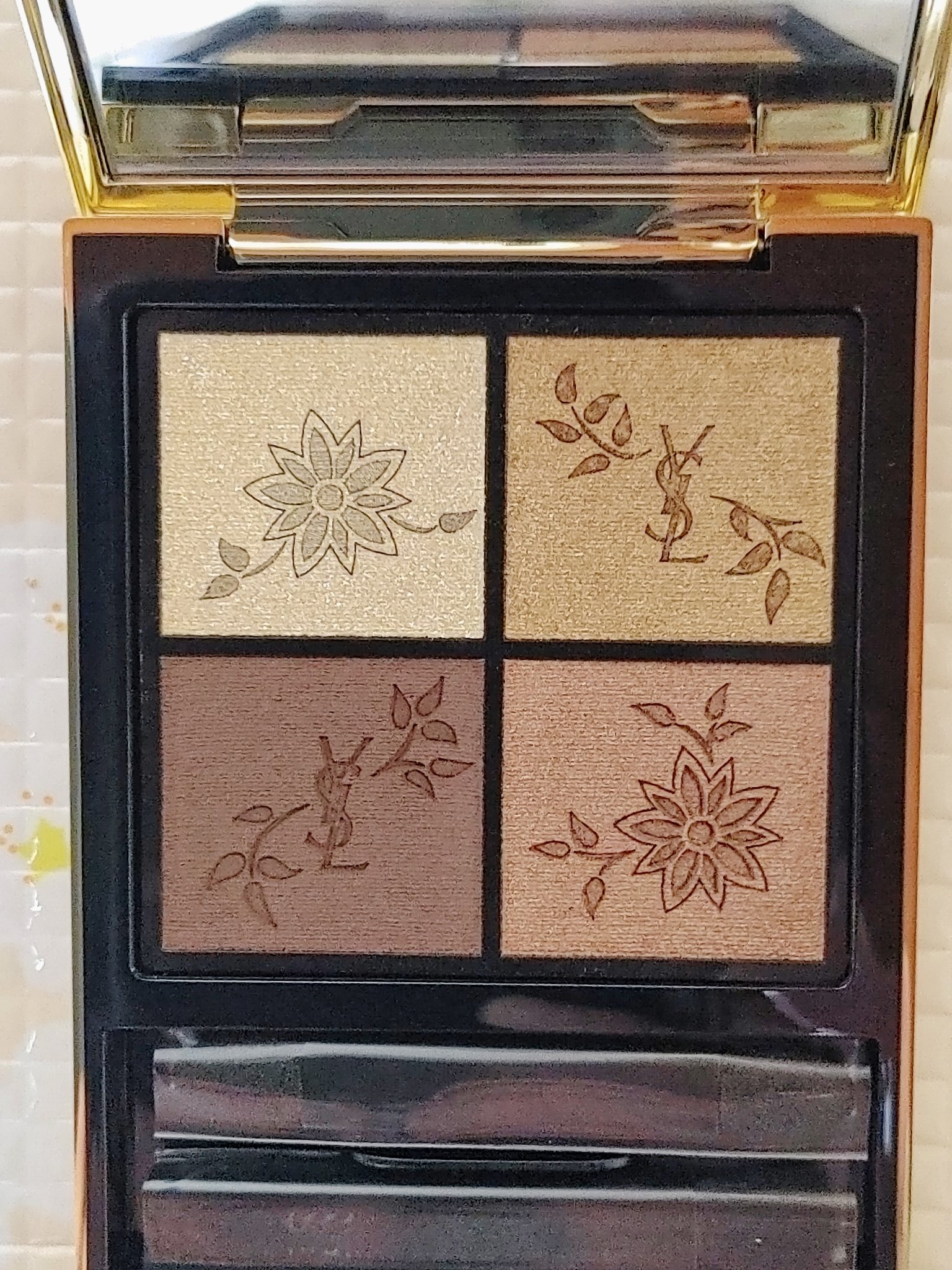 クチュール ミニ クラッチ/YVES SAINT LAURENT BEAUTE/アイシャドウパレットを使ったクチコミ（3枚目）