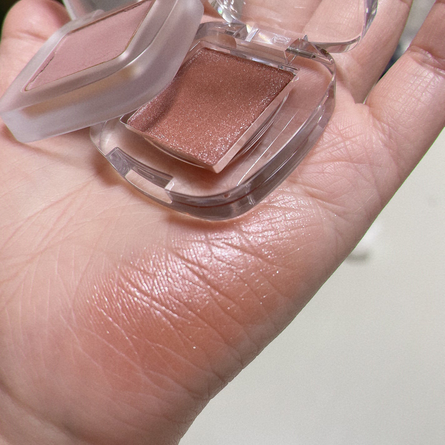 トーン ペタル フロート アイズ/to/one/単色アイシャドウを使ったクチコミ(5枚目)