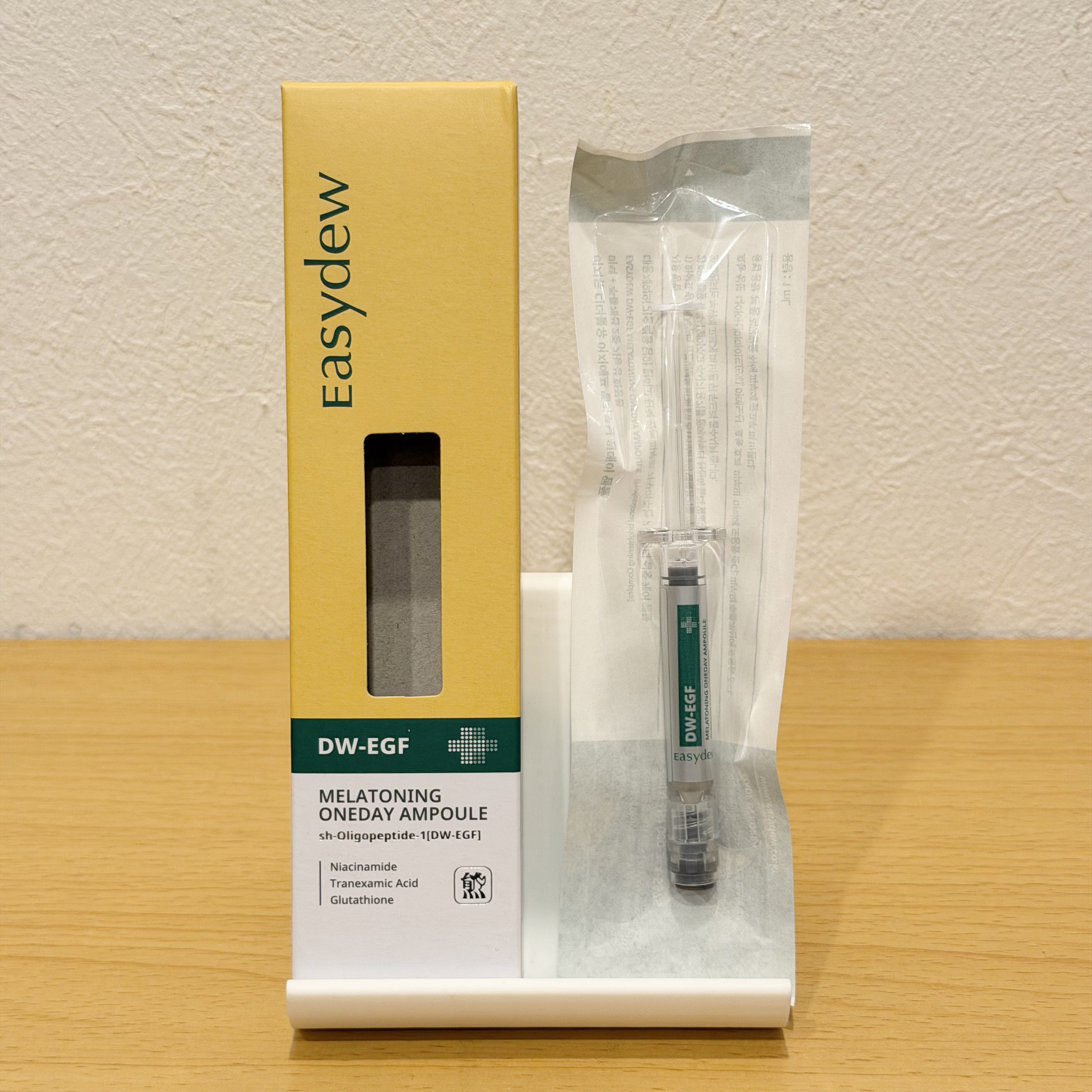 ┈┈┈┈┈┈┈┈┈┈

Easydew

メラトーニングアンプル

┈┈┈┈┈┈┈┈┈┈

なめらかなテクスチャーで伸び・肌なじみが良くベタつき感のない使い心地だなと思いました◎

*使用感などのコメントはすべて個人の感想です。