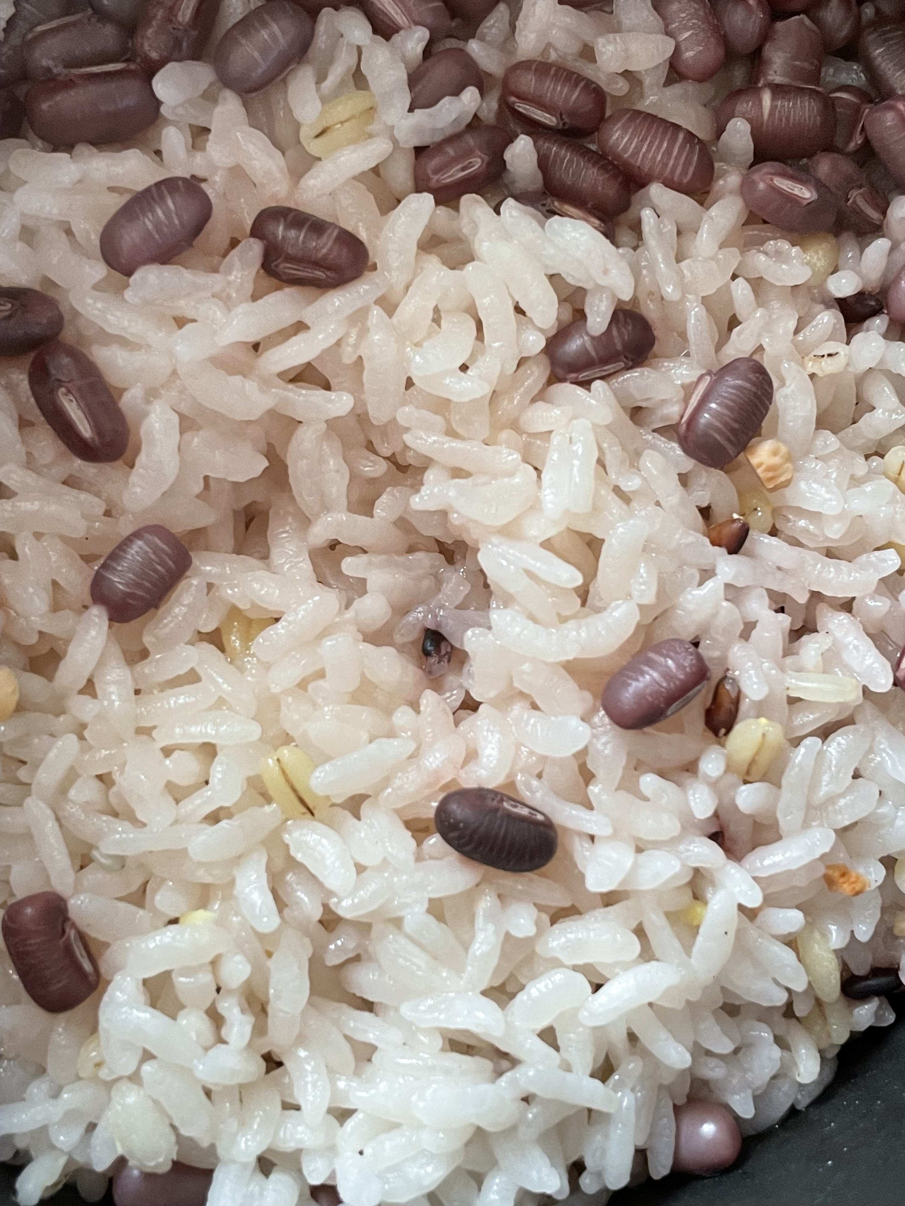 美肌への道


これは毎日のご飯の様子です。

小豆は小分けで少しずつ浸水させておけば
使い易いです。

鍋でご飯を炊いています。

15分で炊き上がり、
忙しい毎日にはありがたい。

小豆を入れても白米を炊くときと同じ
時間で炊けます。