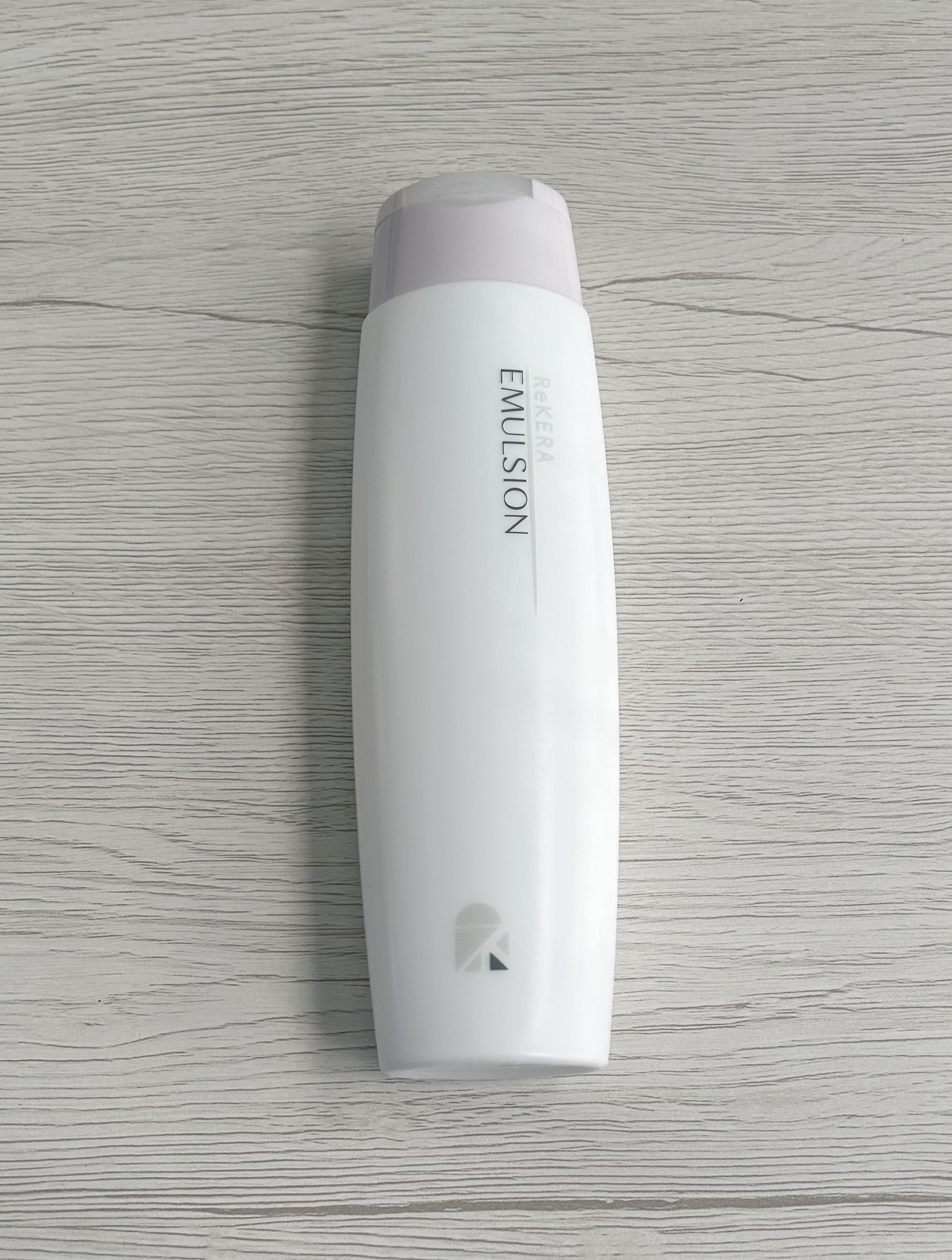 リトルサイエンティスト
リケラエマルジョン
200ml  4,620円（税込）

通っている美容院で購入しました。
最近よくSNSや口コミで見かけるので、気になっていました。

インバスでもアウトバスでも使えるトリートメントです。

私はア