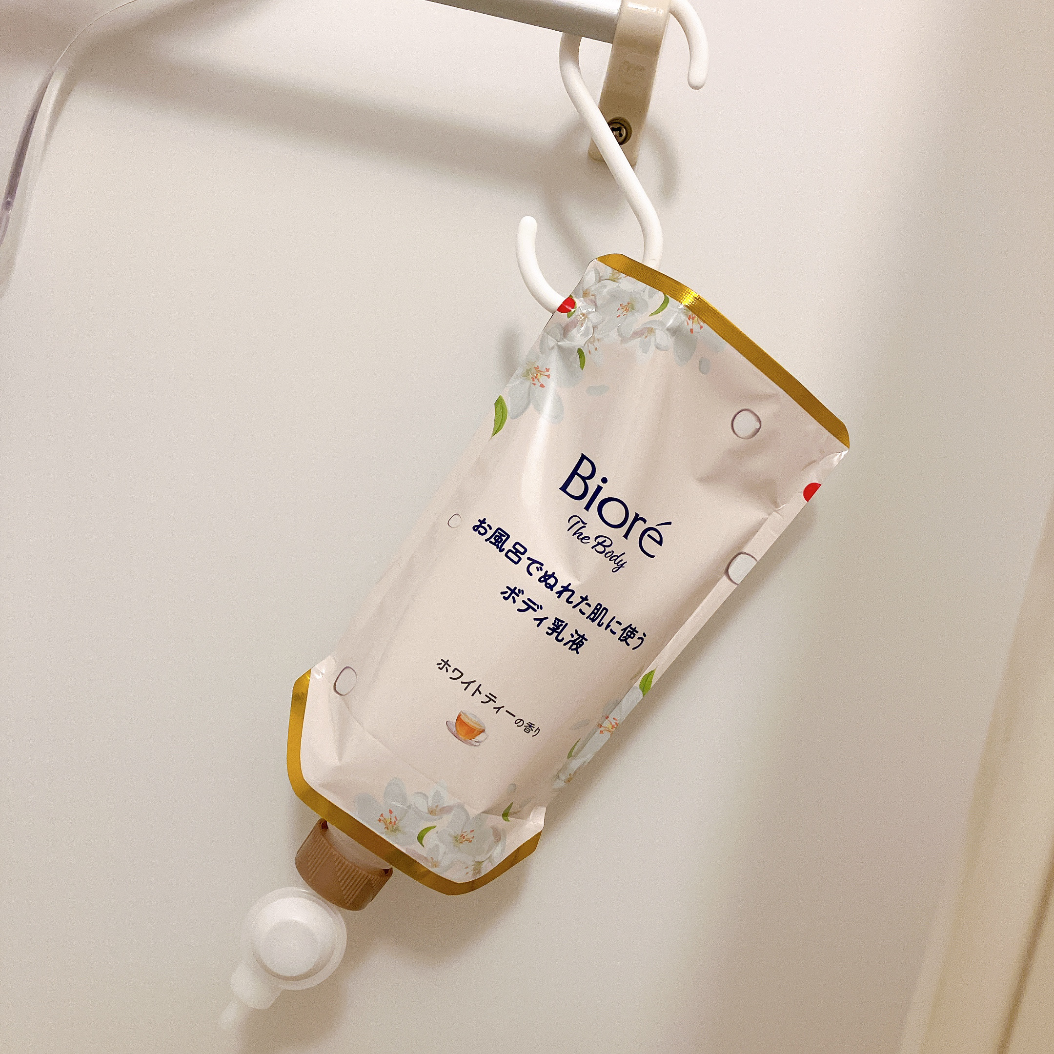 ビオレ ザ ボディ お風呂でぬれた肌に使うボディ乳液 肌しっとり ホワイトティーの香り/ビオレu/ボディミルクを使ったクチコミ（1枚目）