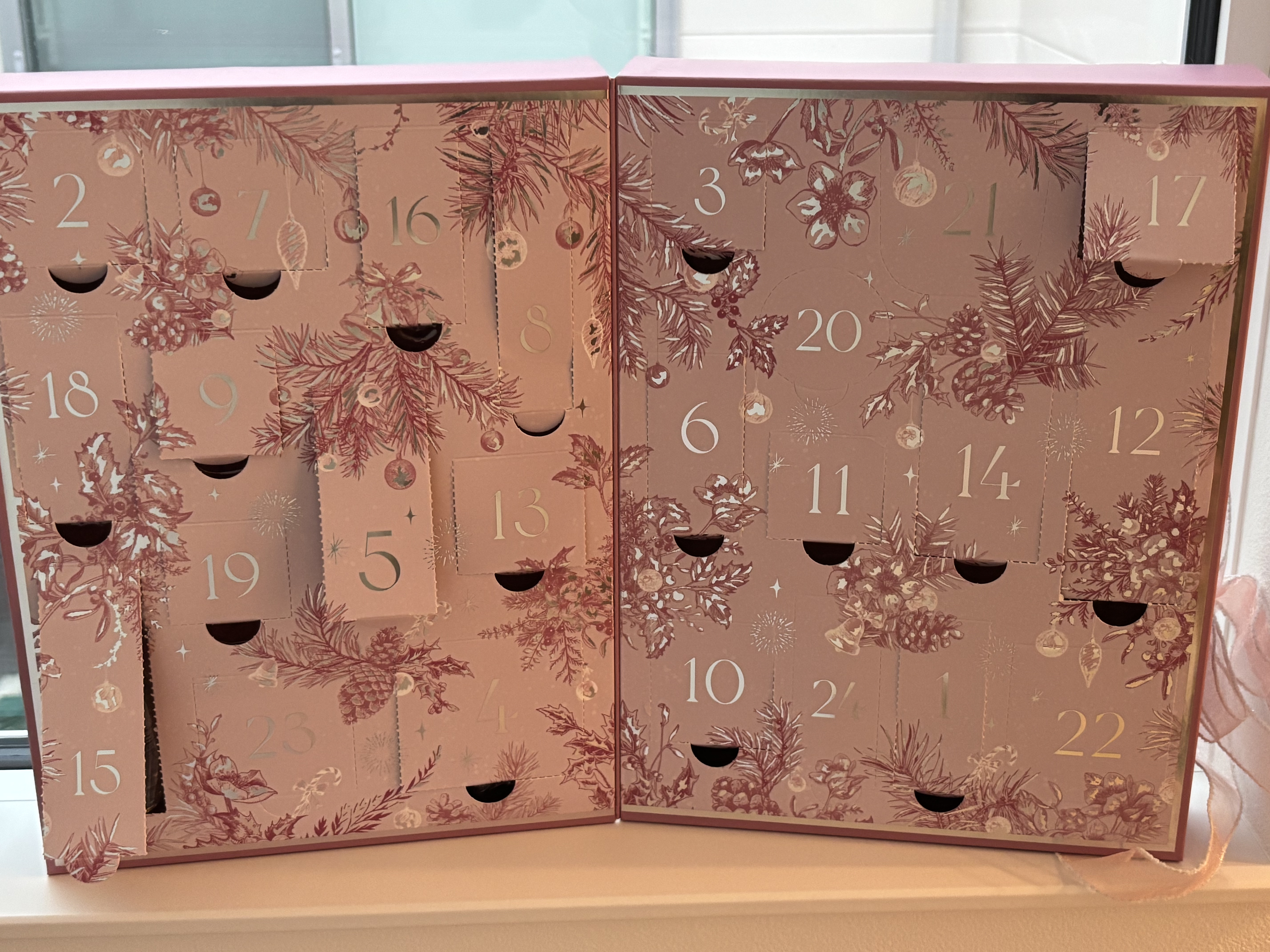 🦌•┈ ✨ ┈ 🌟┈🎄┈🌟┈✨┈•🦌🎄

Francfrancアドベントカレンダー2025

2025年12月20日✨️
          🫧 練り香水🌸🫧
     💐アールグレイティーの香り🌹💐

1日は、ハン