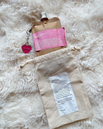 yukano on LIPS 「手に塗った瞬間ふわっと広がる🌹みずみずしいローズの香りがたまら..」(6枚目)