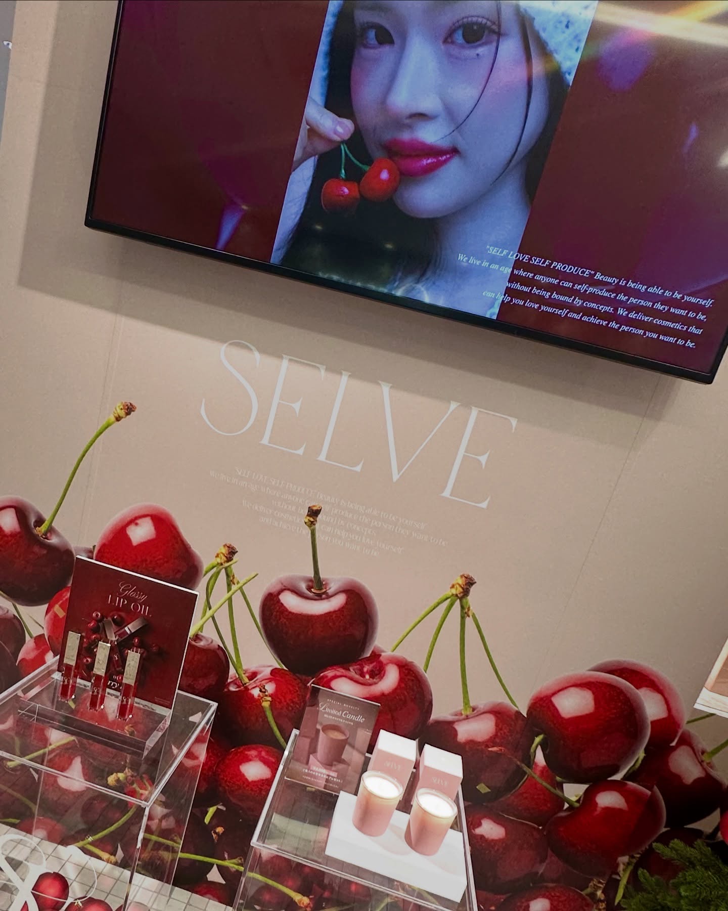 渋谷のスクランブルスクエアでやってた
SELVEのポップアップに行ってきたよー✨

ふらりと覗くだけのはずが、
あまりにチークが可愛くて連れて帰ってきてしまった…🥹

☑️SELVE
フォギーヴェールブラッシャー
01 ダスティ

絶妙な