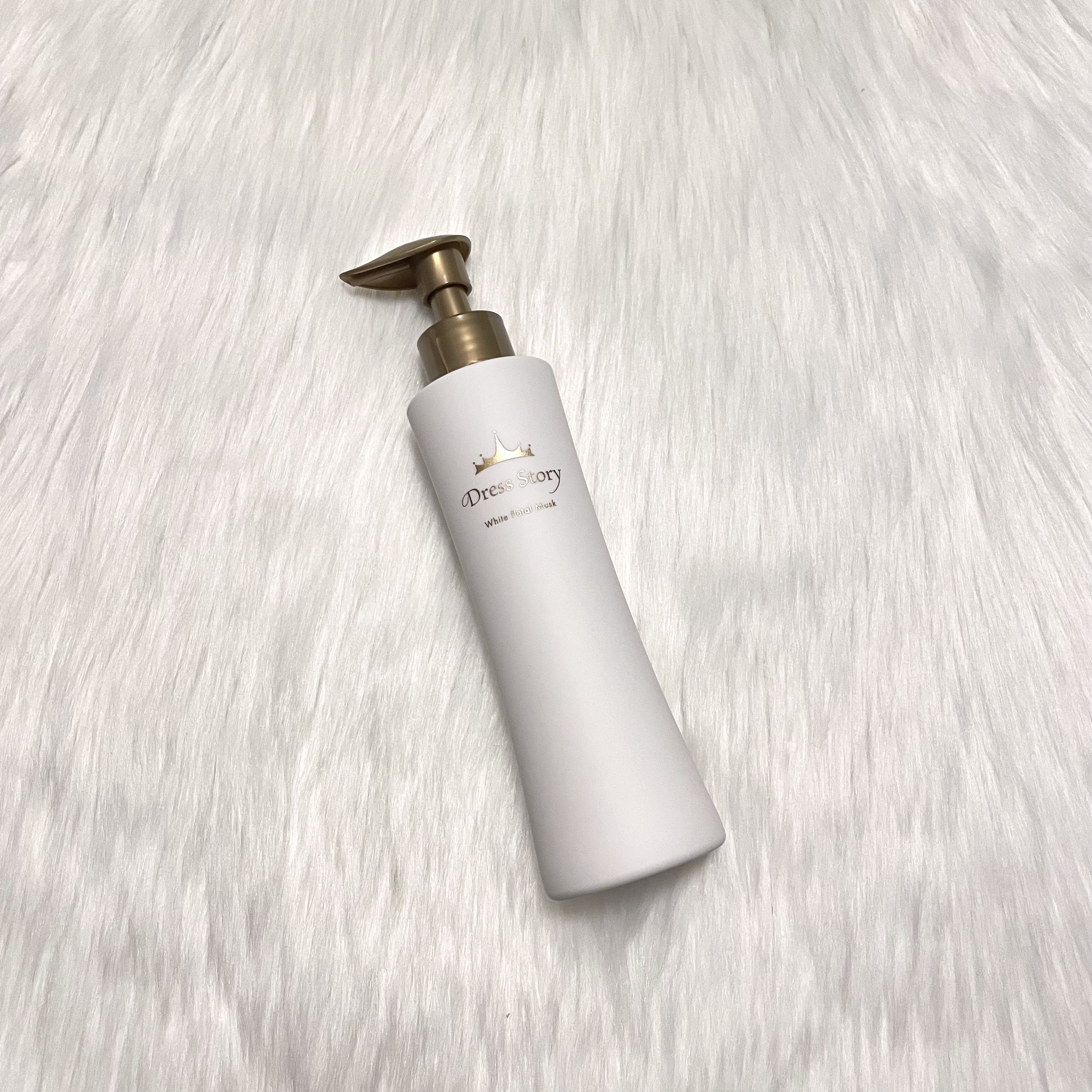 ✍🏻⌇ Dress Story ふわもち白玉クリーム

自分を楽しんでキラキラと輝く、
幸福感に満ちた女性をイメージした
【White Petal Musk】の香り。

𓐄 𓐄 𓐄 𓐄 𓐄 𓐄 𓐄 𓐄 𓐄 𓐄 𓐄 �