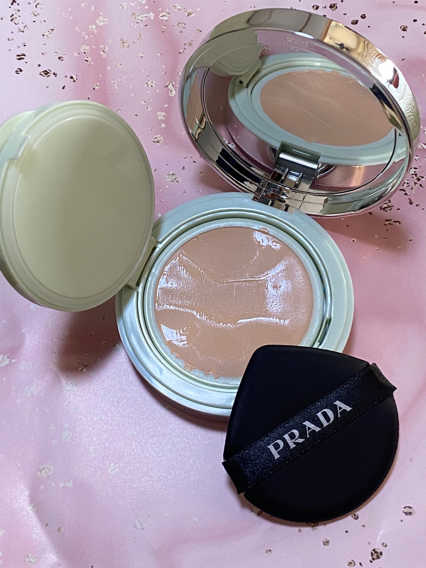 プラダ メッシュ クッション/PRADA BEAUTY/クッションファンデーションを使ったクチコミ(2枚目)