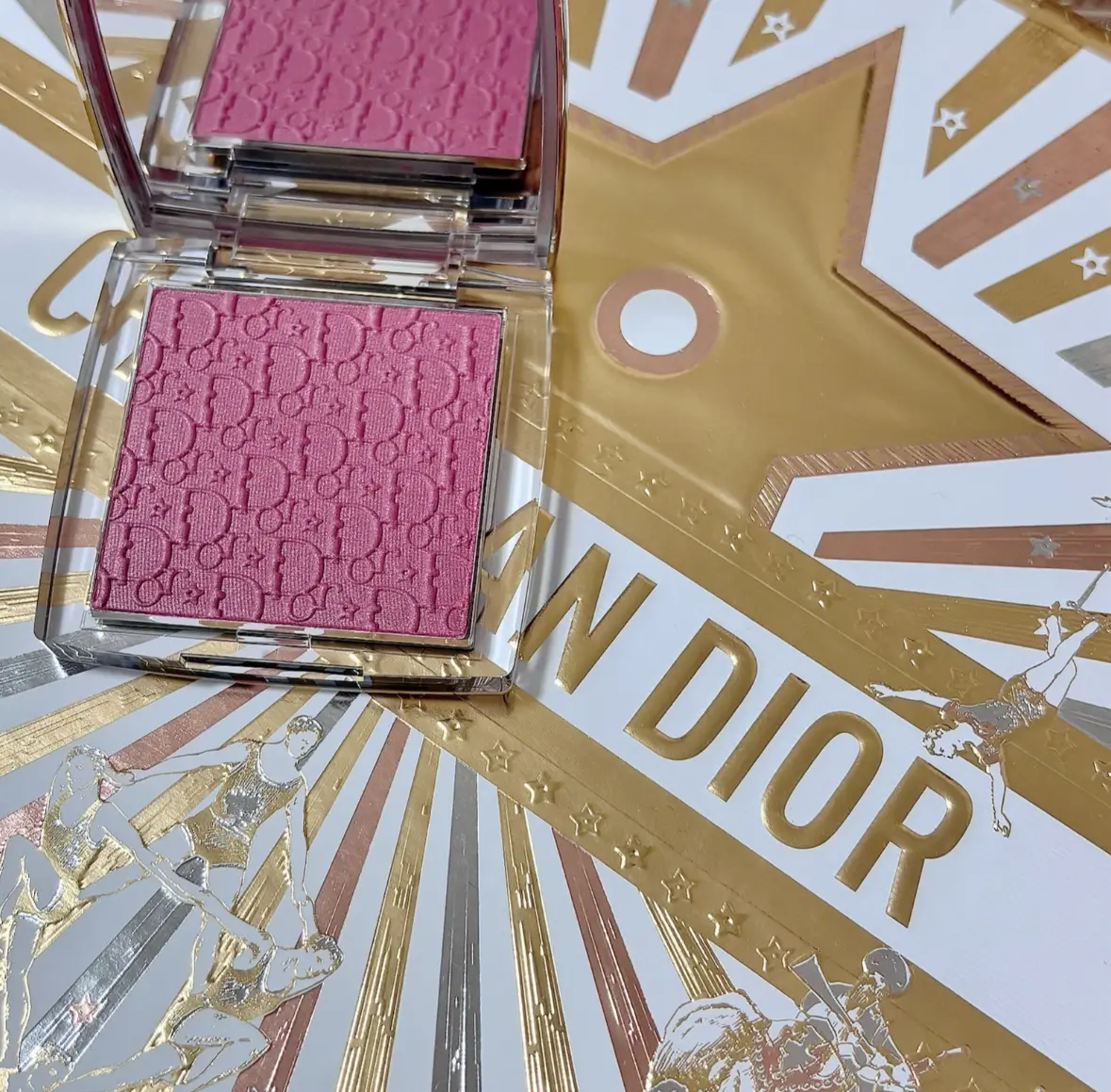バックステージ ロージー グロウ（ホリデーコレクション 2025 限定品）/Dior/チークを使ったクチコミ（2枚目）