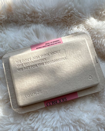 yukano on LIPS 「手に塗った瞬間ふわっと広がる🌹みずみずしいローズの香りがたまら..」(8枚目)