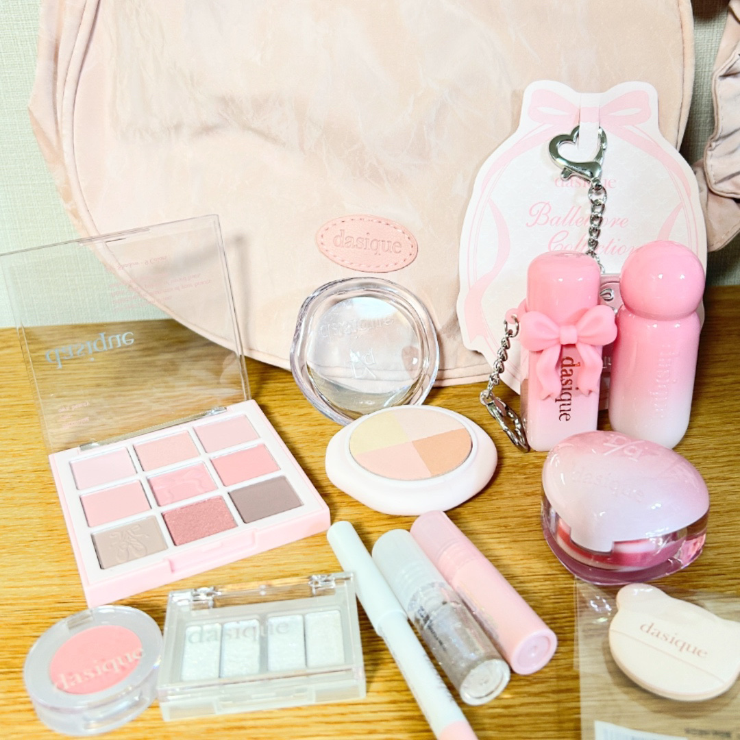 メガ割購入品🈹

dasique　デイジーク

半額クーポンをゲットしたので、
気になったアイテムを購入しました✨

ピンクがメインカラーだけど、
少し黄みのあるカラーを選びました！

冬のメイクで楽しむのはもちろん、
ちょっと春らしさを