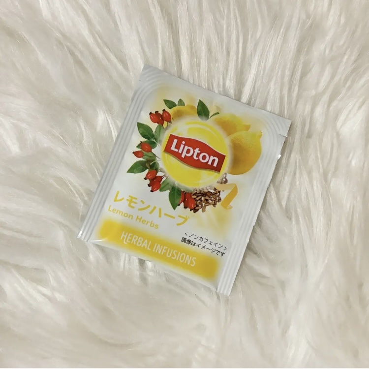 リプトン
レモンハーブティー

♡ポイント♡
☑︎爽やかなレモンの酸味と爽やかなレモンの香りでリラックス
☑︎ノンカフェインで安心

#乾燥シーズンの肌管理 