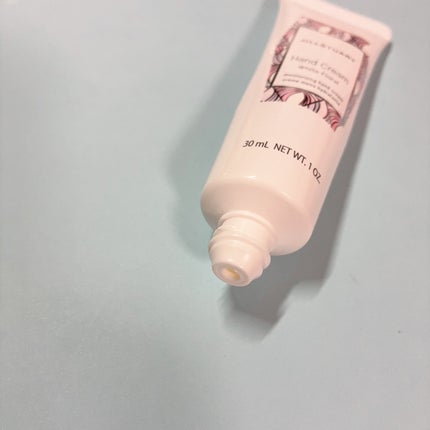 ジルスチュアート ホワイトフローラル ハンドクリーム (しっとり)/JILL STUART/ハンドクリームを使ったクチコミ(2枚目)