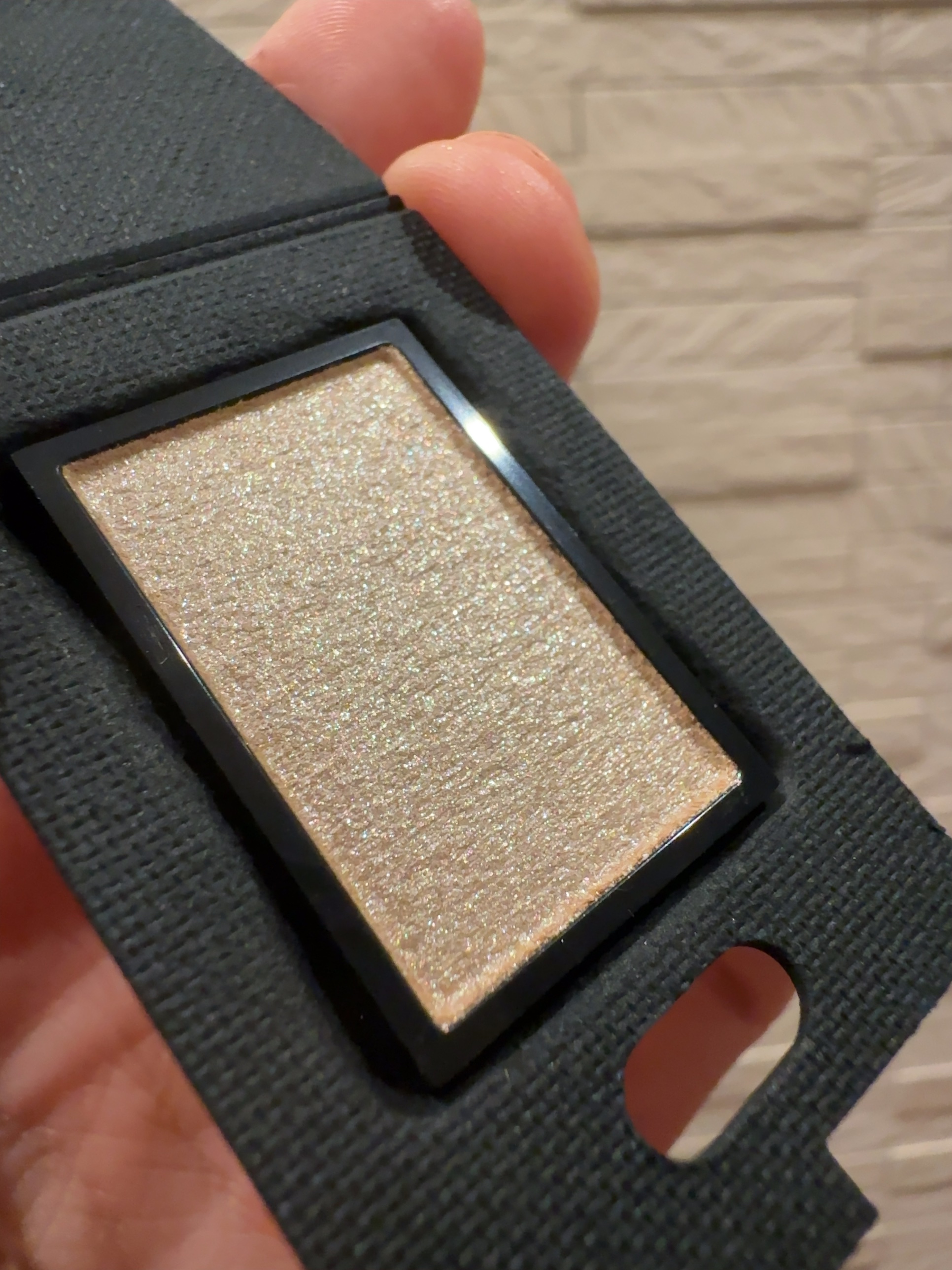 ヴァティック アイズ 01 スパークルベージュ/Celvoke/単色アイシャドウを使ったクチコミ（3枚目）