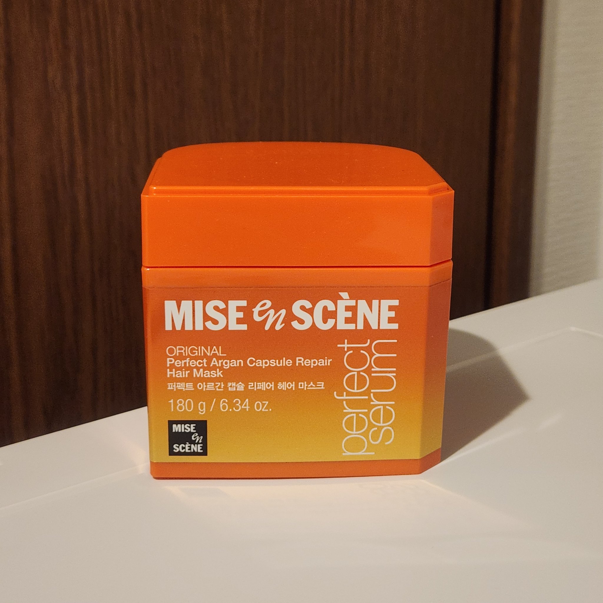 【miseenscene】ヘアマスク

パーフェクトアルガンカプセルリペアヘアマスク🧡

ダメージケア用のヘアマスクで
アルガンオイルが使われてる
こってり系テクスチャ。

あたしは髪の毛が細くて少ないから
しっかりトリートメントするとペ