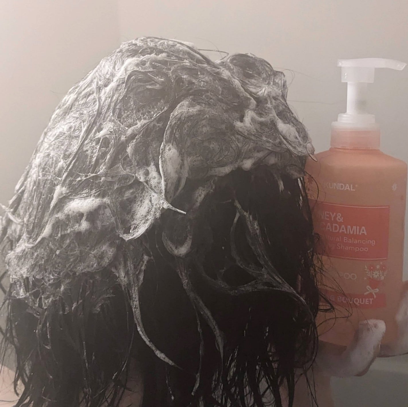 ハニー&マカデミア シャンプー&トリートメント『ウェディングブーケの香り』/KUNDAL/市販シャンプーを使ったクチコミ(2枚目)